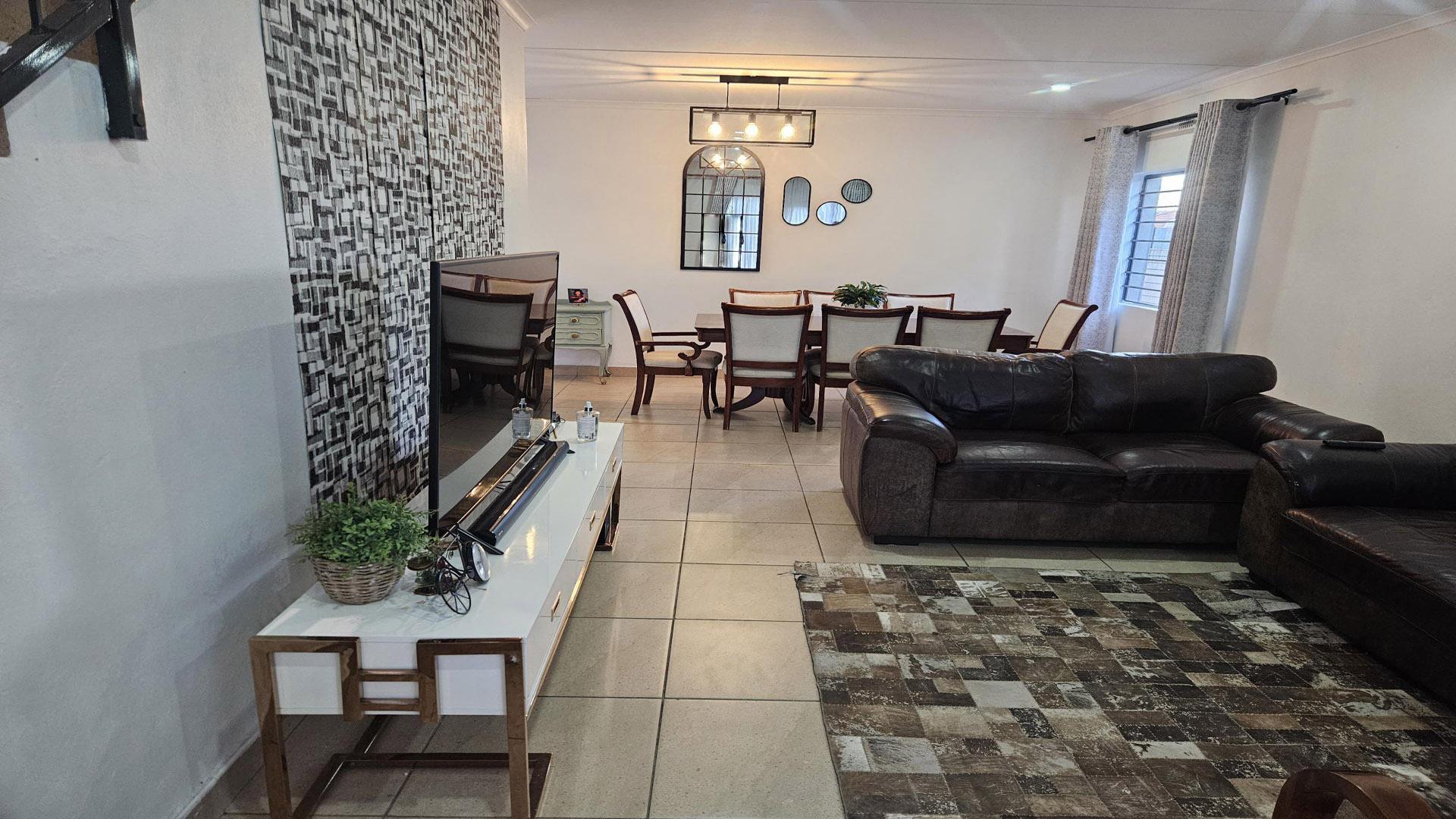 Lounges of property in Andeon