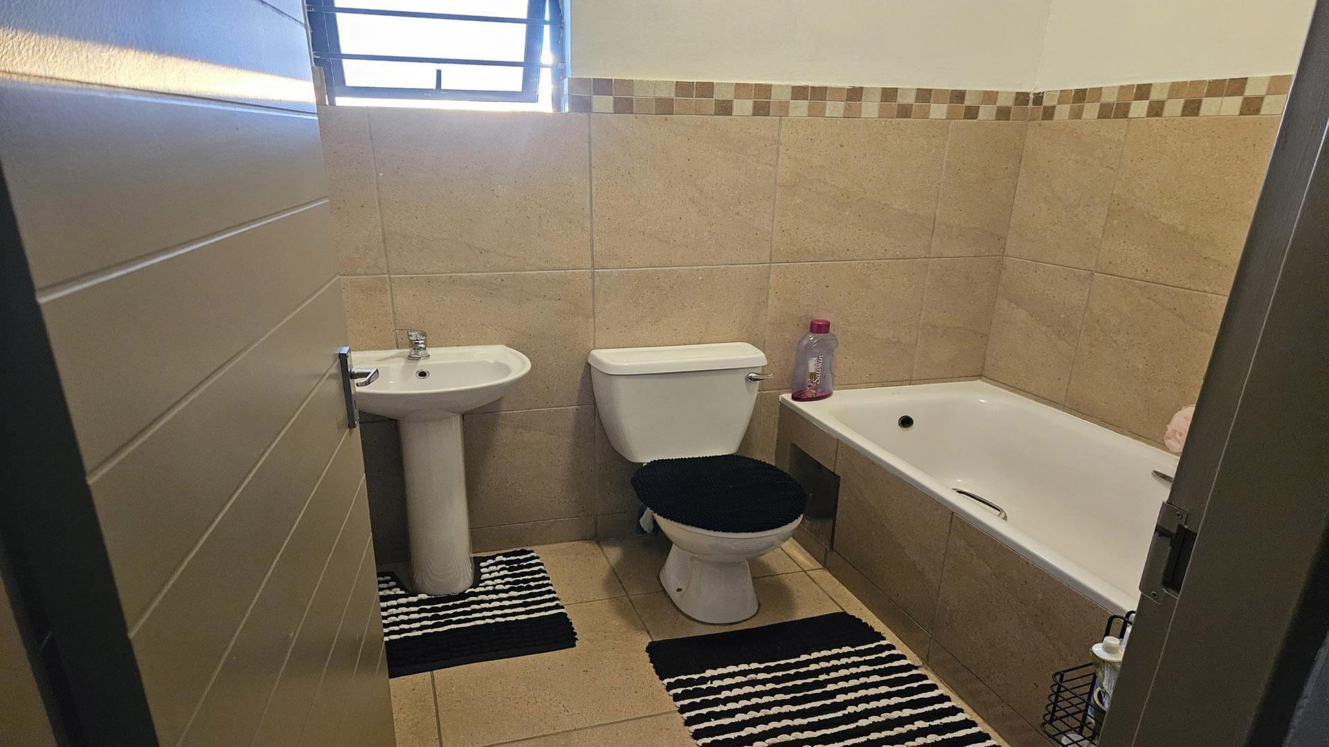 Bathroom 1 of property in Andeon