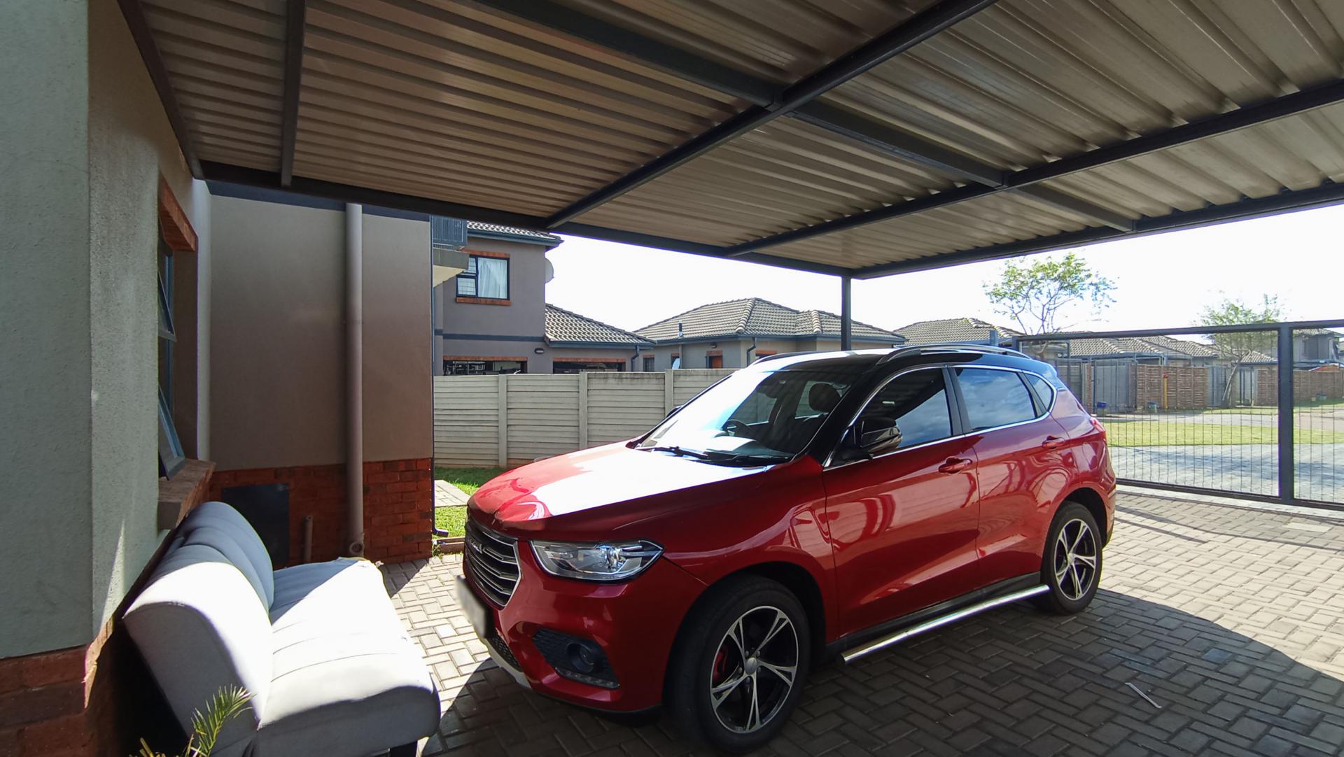 Carport  - 40 square meters of property in Andeon
