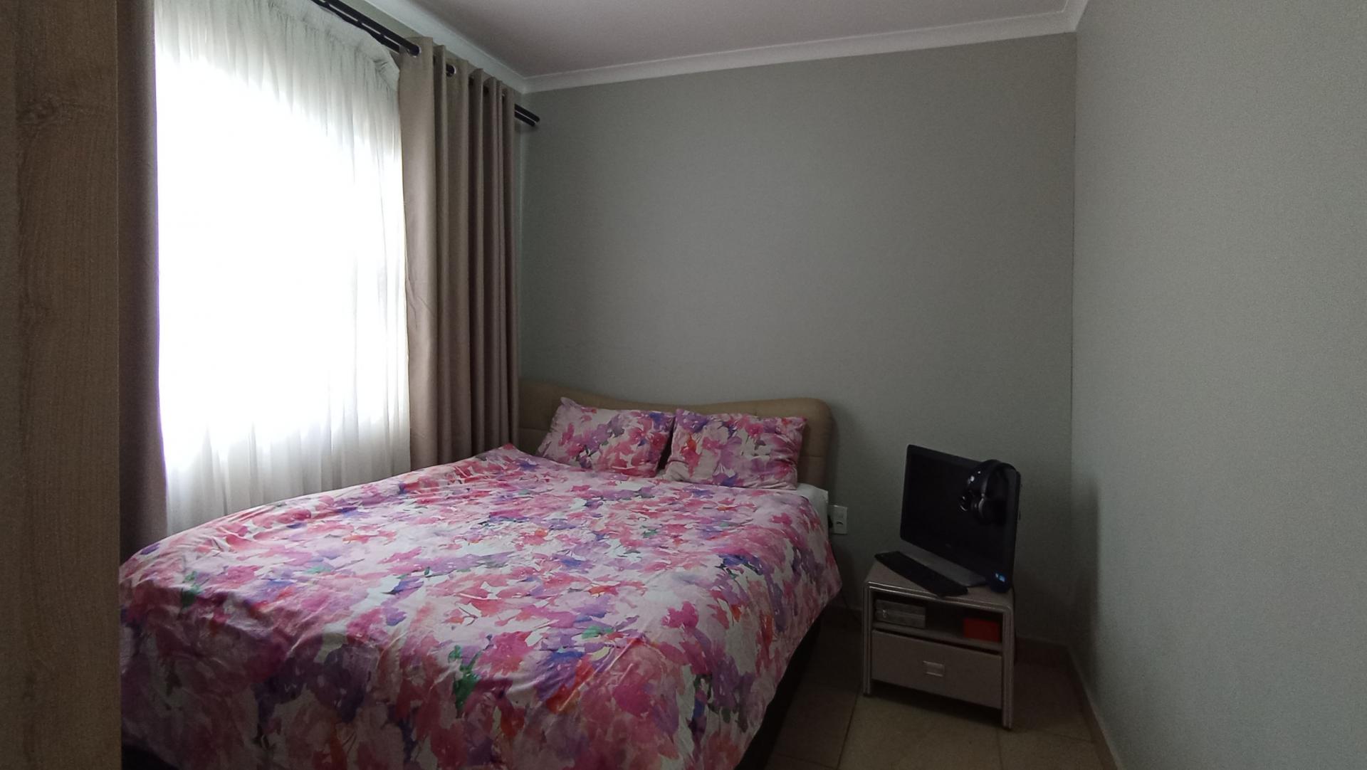 Bed Room 1 - 11 square meters of property in Andeon