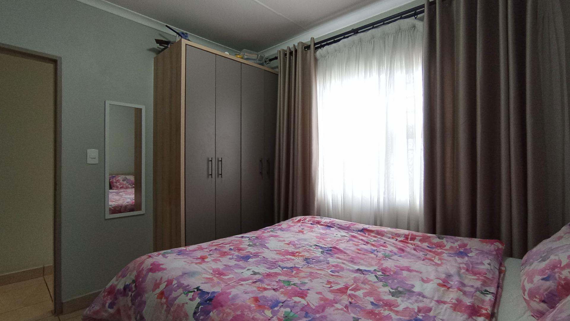 Bed Room 1 - 11 square meters of property in Andeon