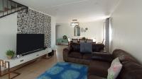 Lounges - 21 square meters of property in Andeon