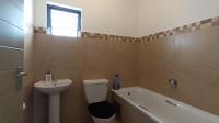 Bathroom 1 - 5 square meters of property in Andeon