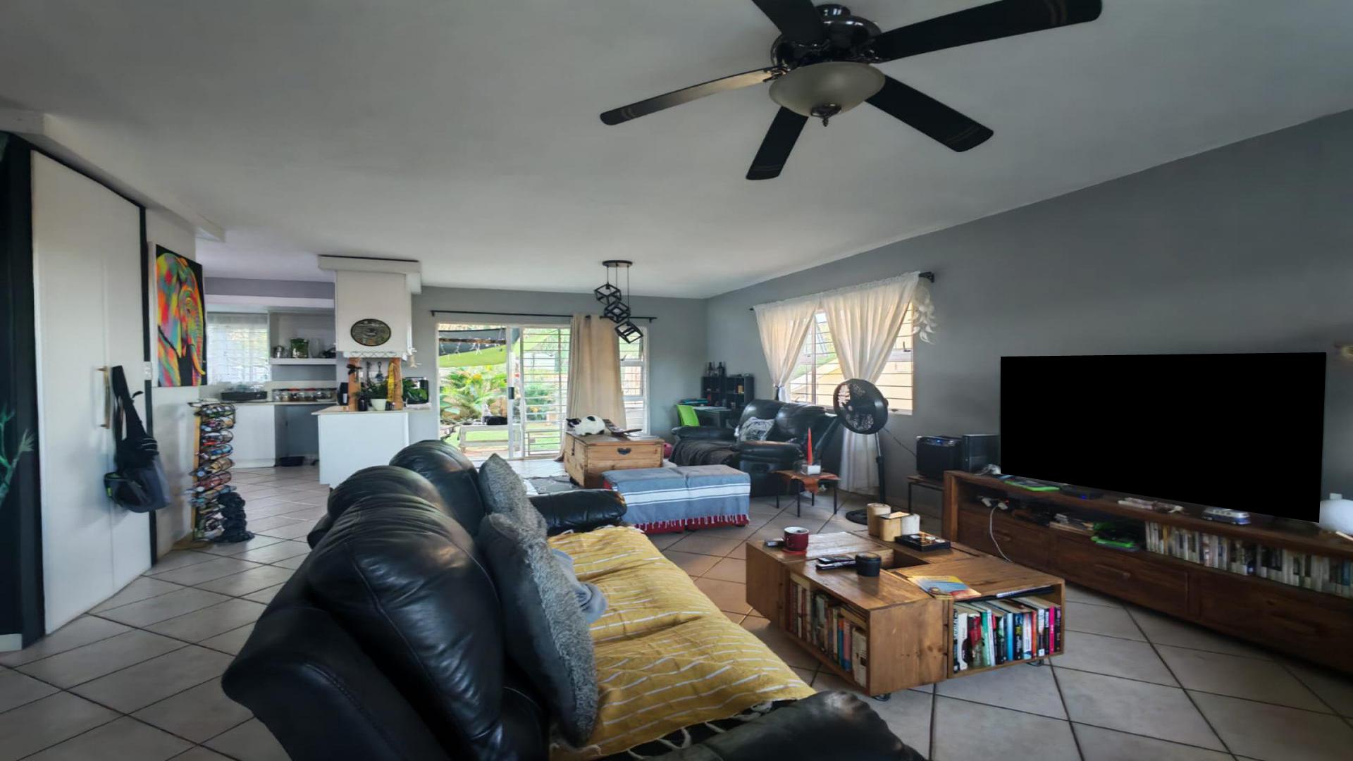 Lounges of property in Tongaat