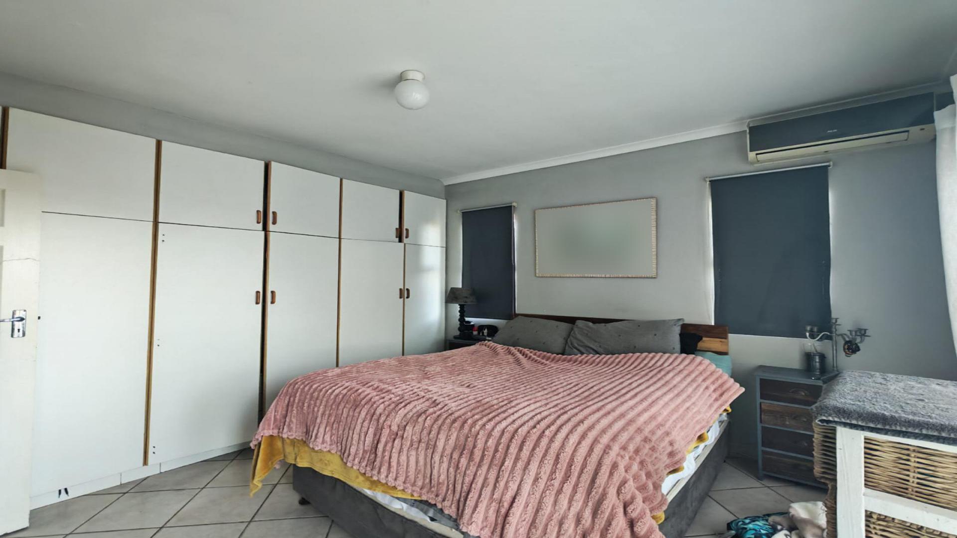 Bed Room 1 of property in Tongaat