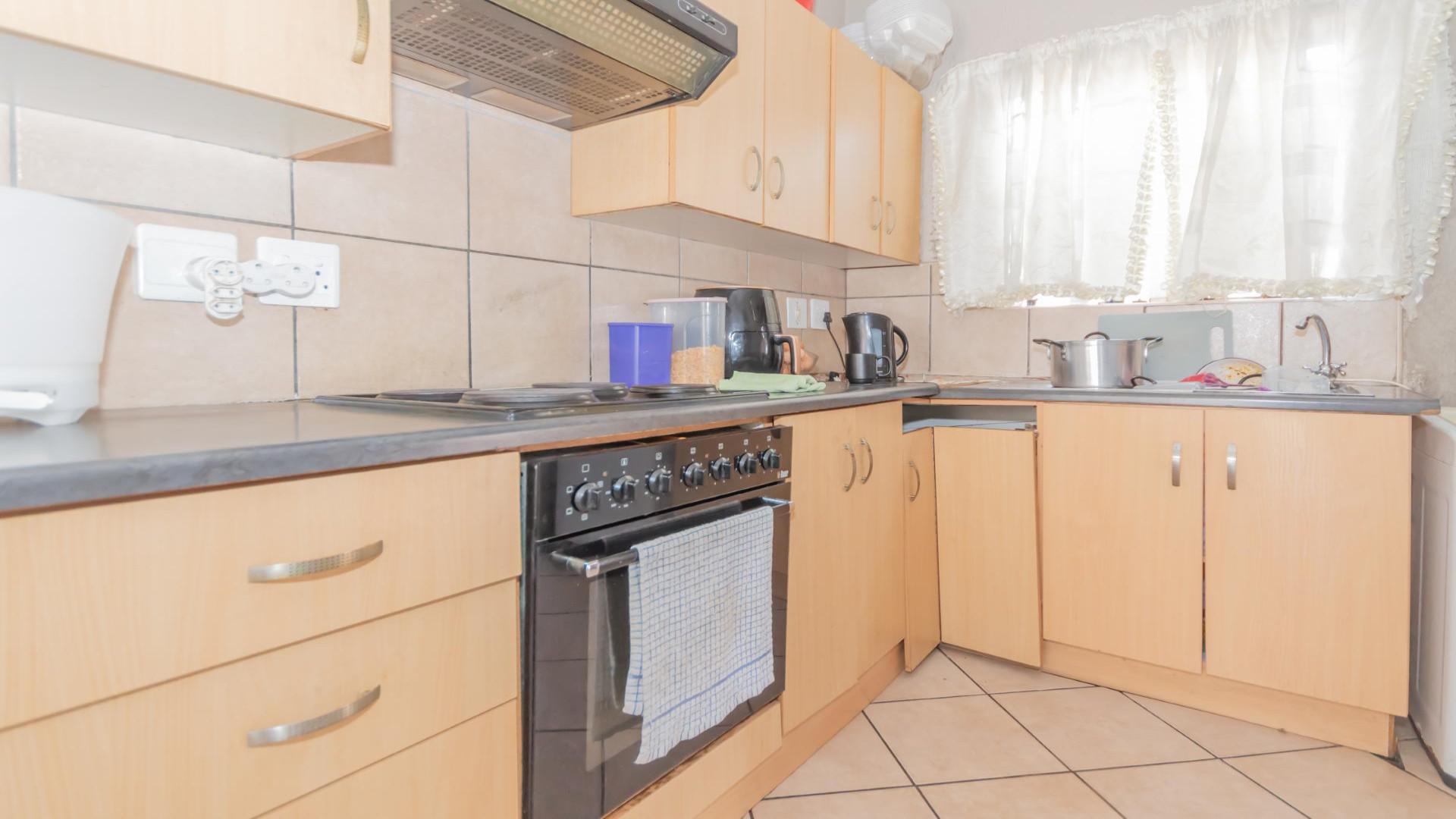 Kitchen of property in Krugersrus