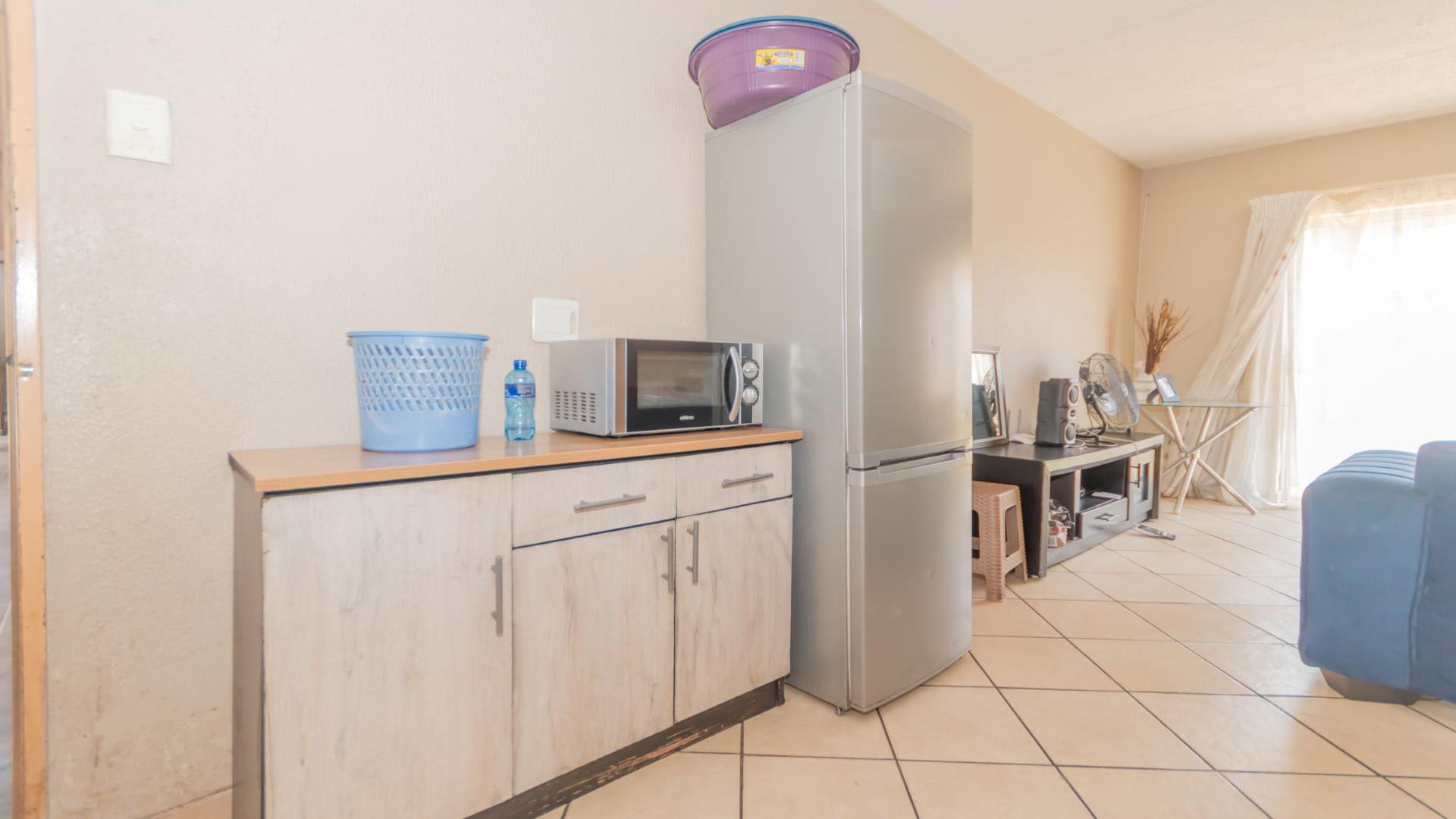 Kitchen of property in Krugersrus