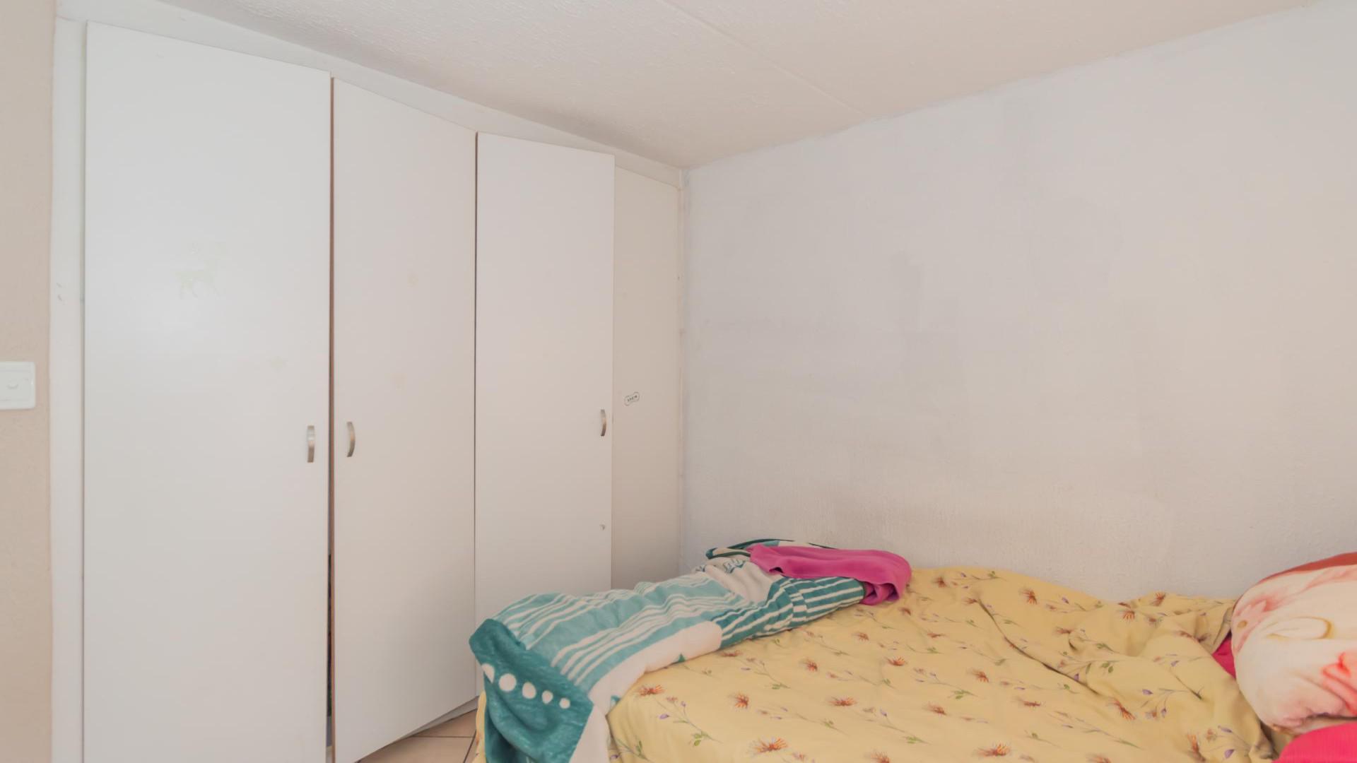 Bed Room 2 of property in Krugersrus