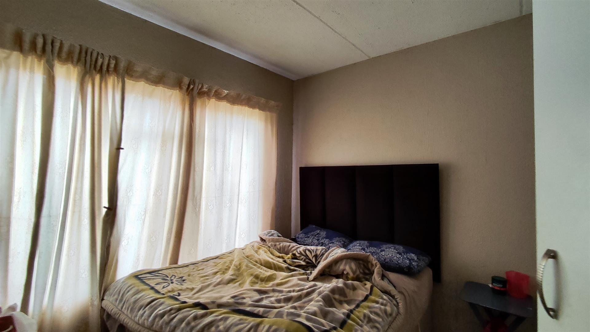 Bed Room 2 - 10 square meters of property in Krugersrus