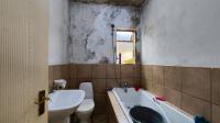 Bathroom 1 - 5 square meters of property in Krugersrus