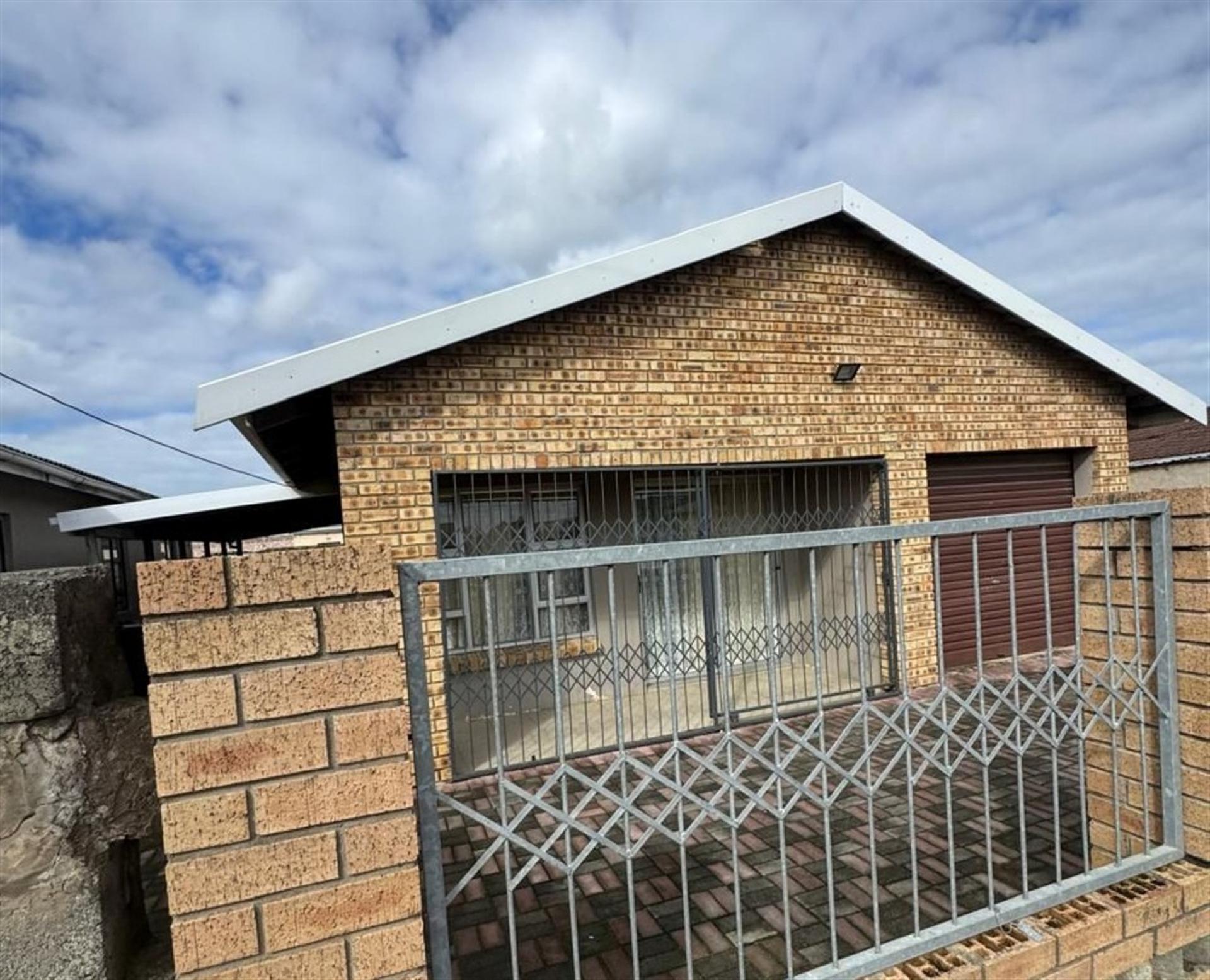Front View of property in Scenery Park