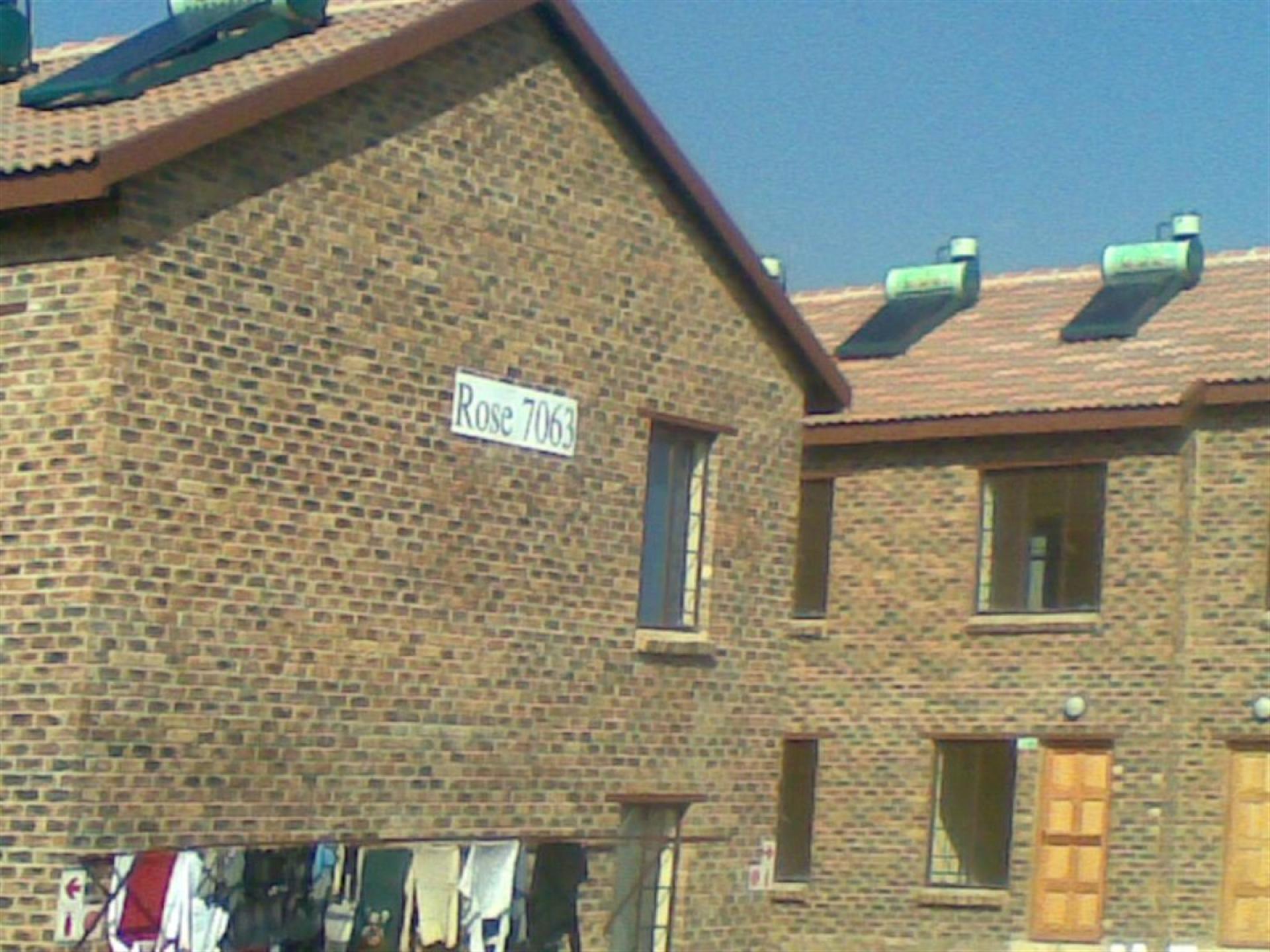 Front View of property in Olievenhoutbos