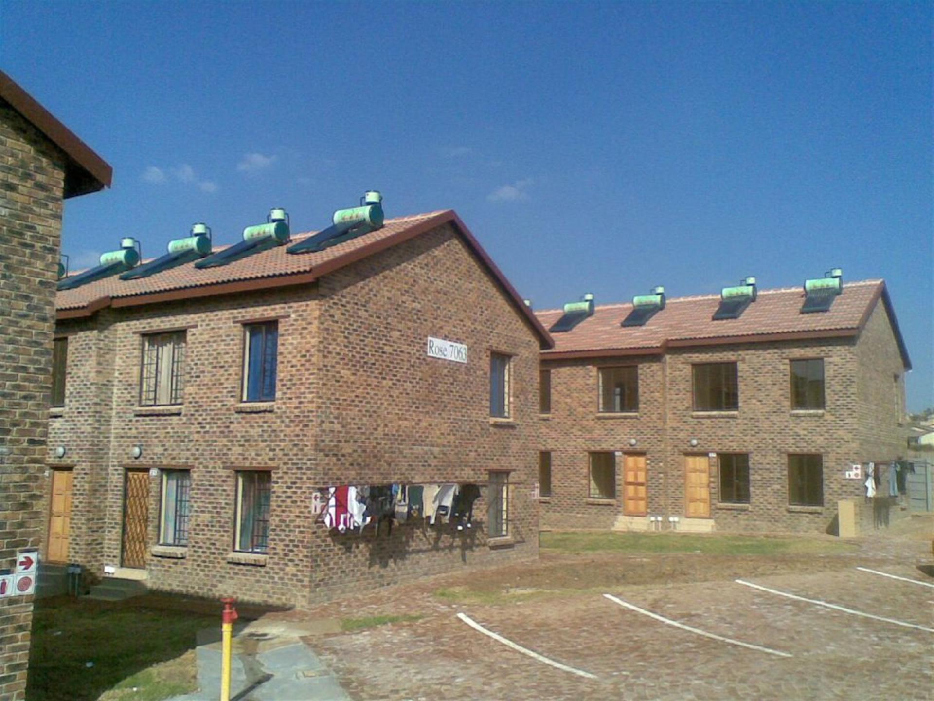 Front View of property in Olievenhoutbos
