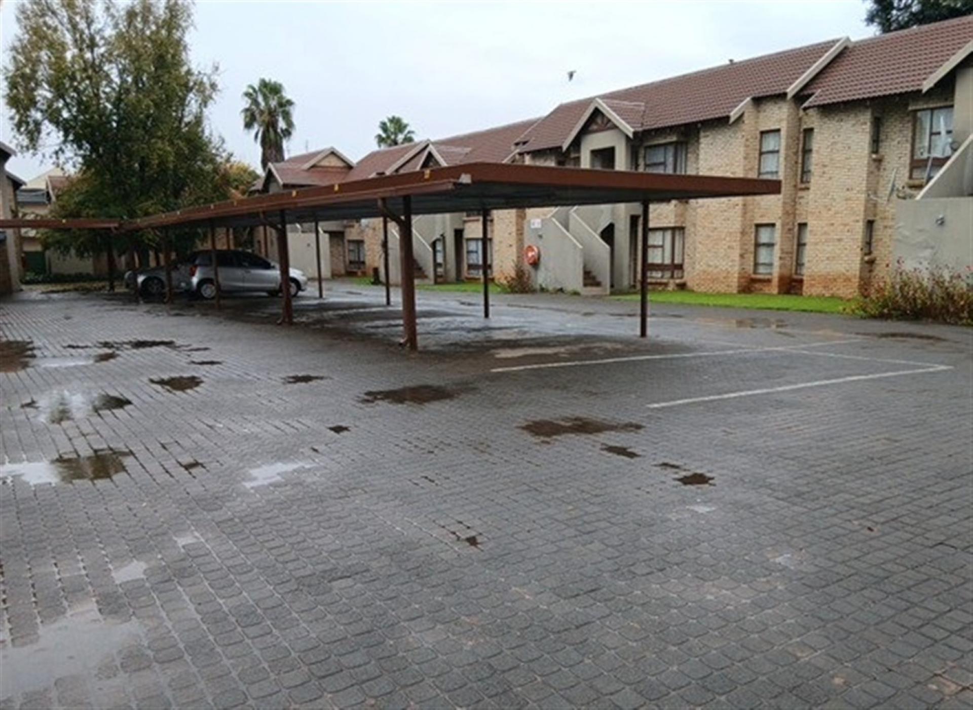 Front View of property in Universitas