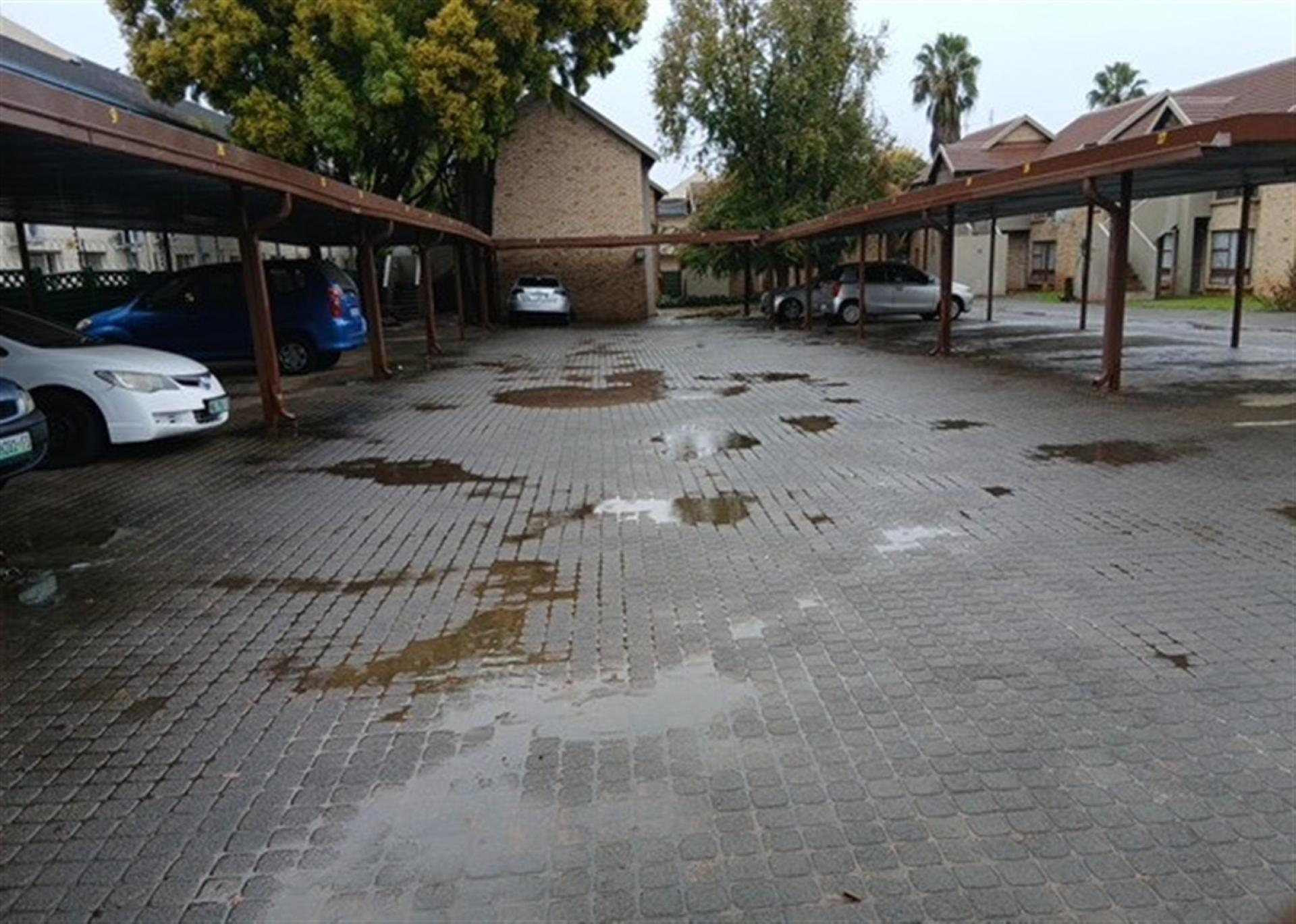 Front View of property in Universitas