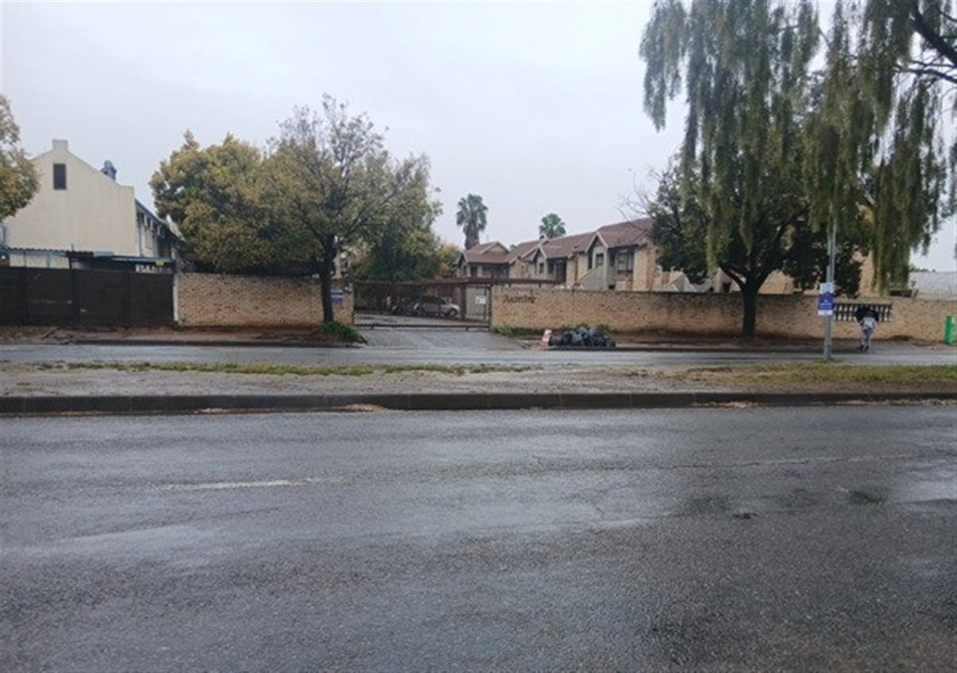 Front View of property in Universitas