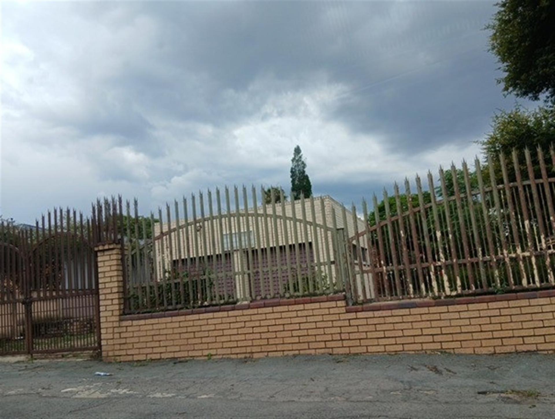 Front View of property in Primrose