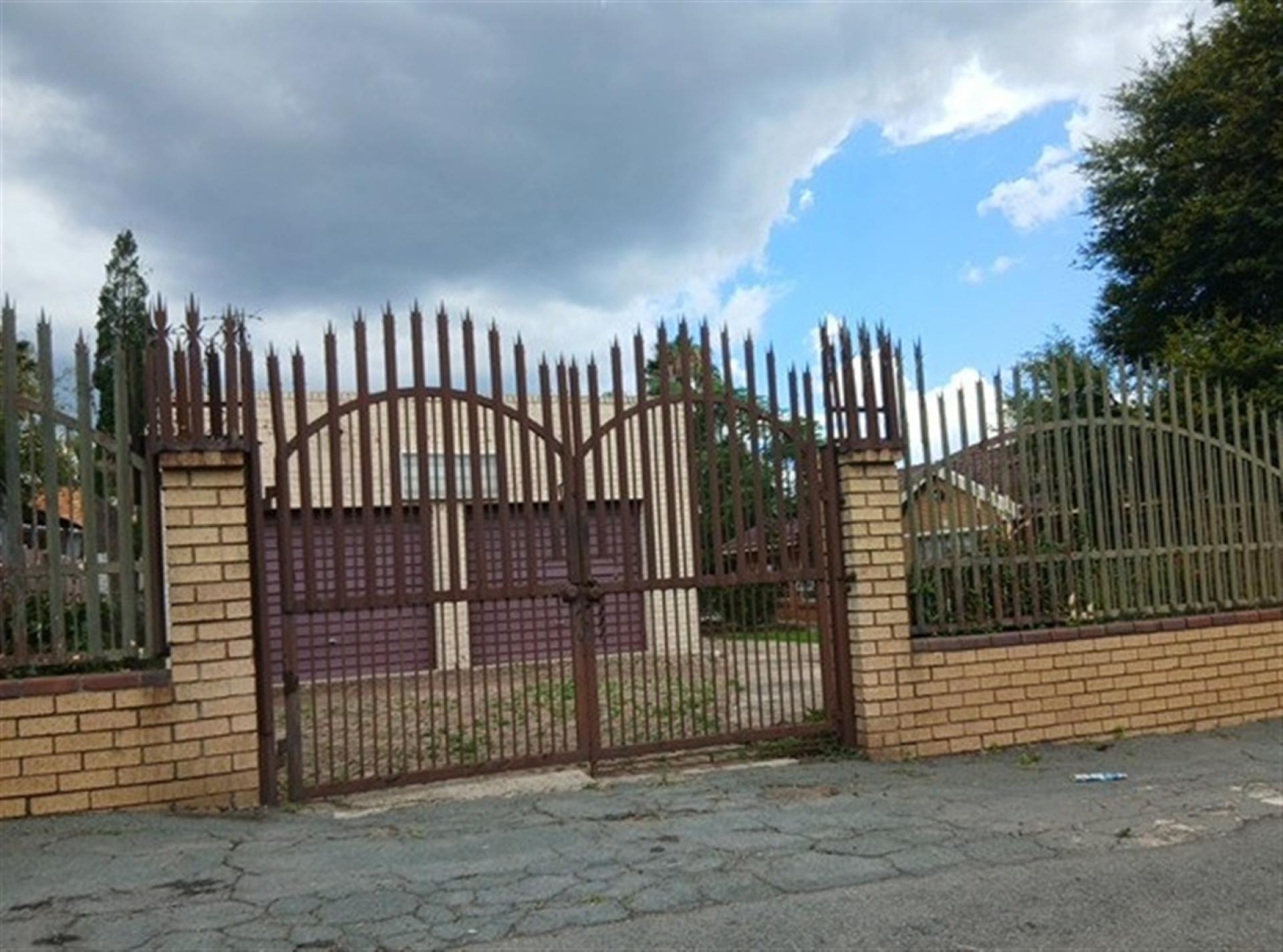 Front View of property in Primrose