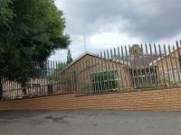 Front View of property in Primrose
