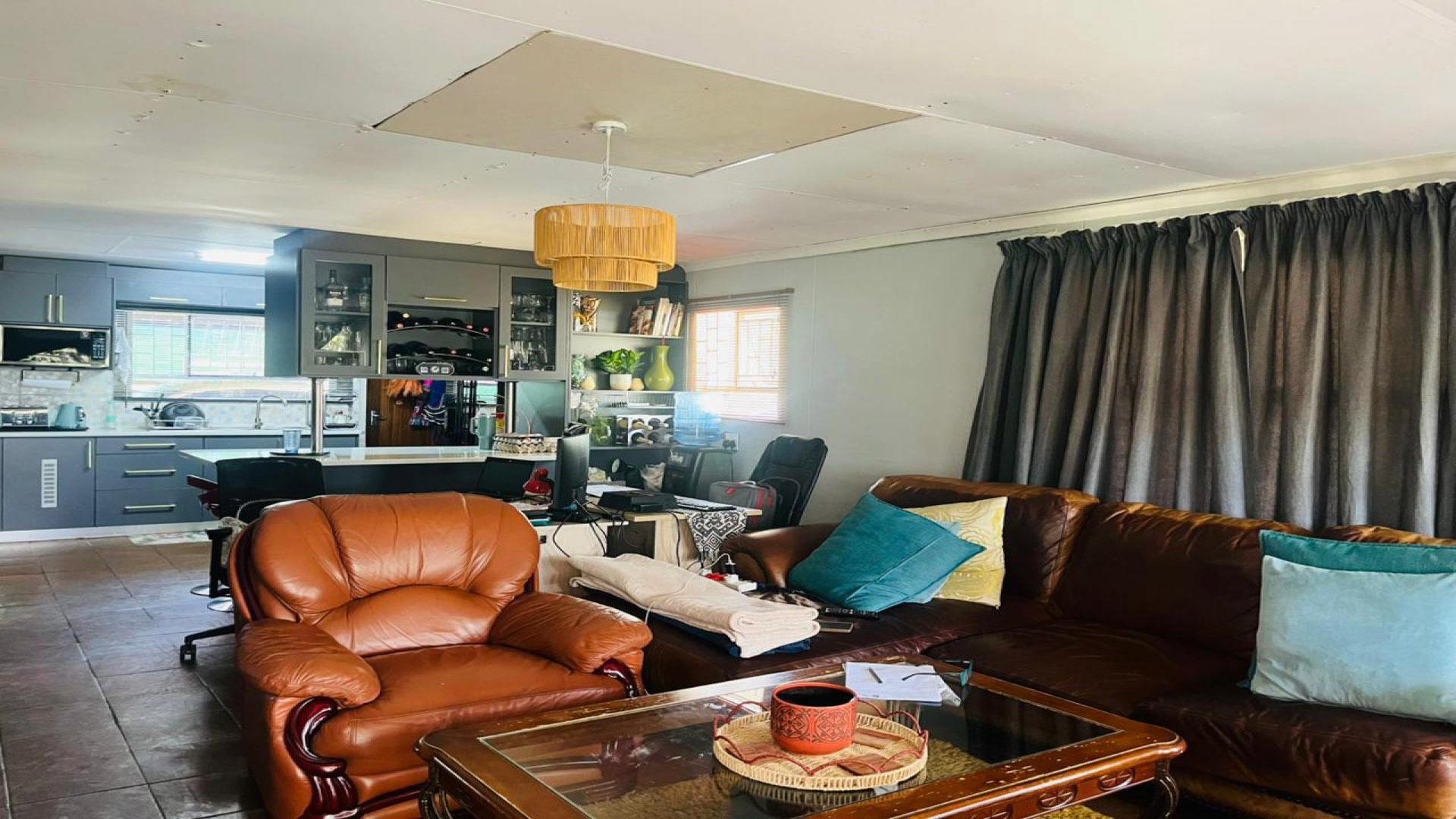 Lounges of property in White River