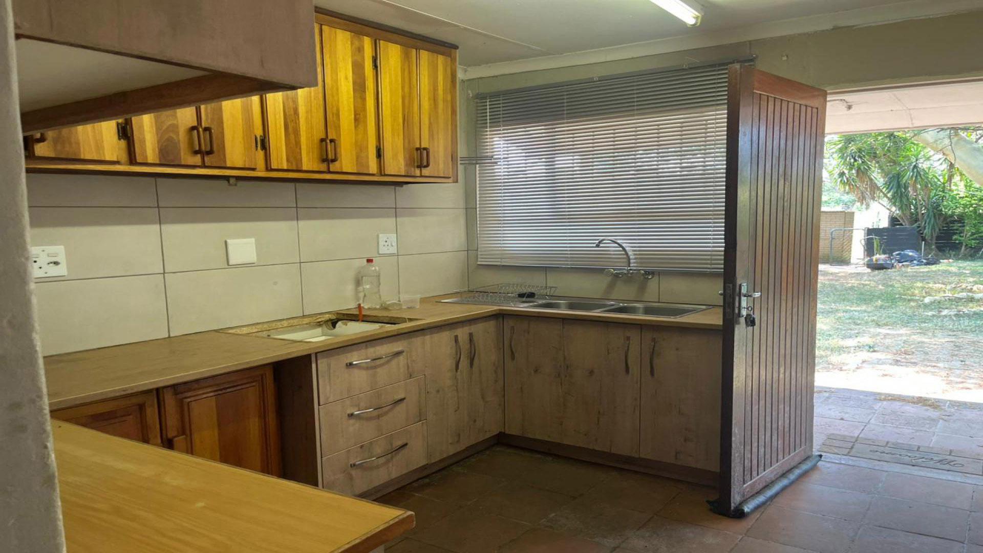 Kitchen of property in White River