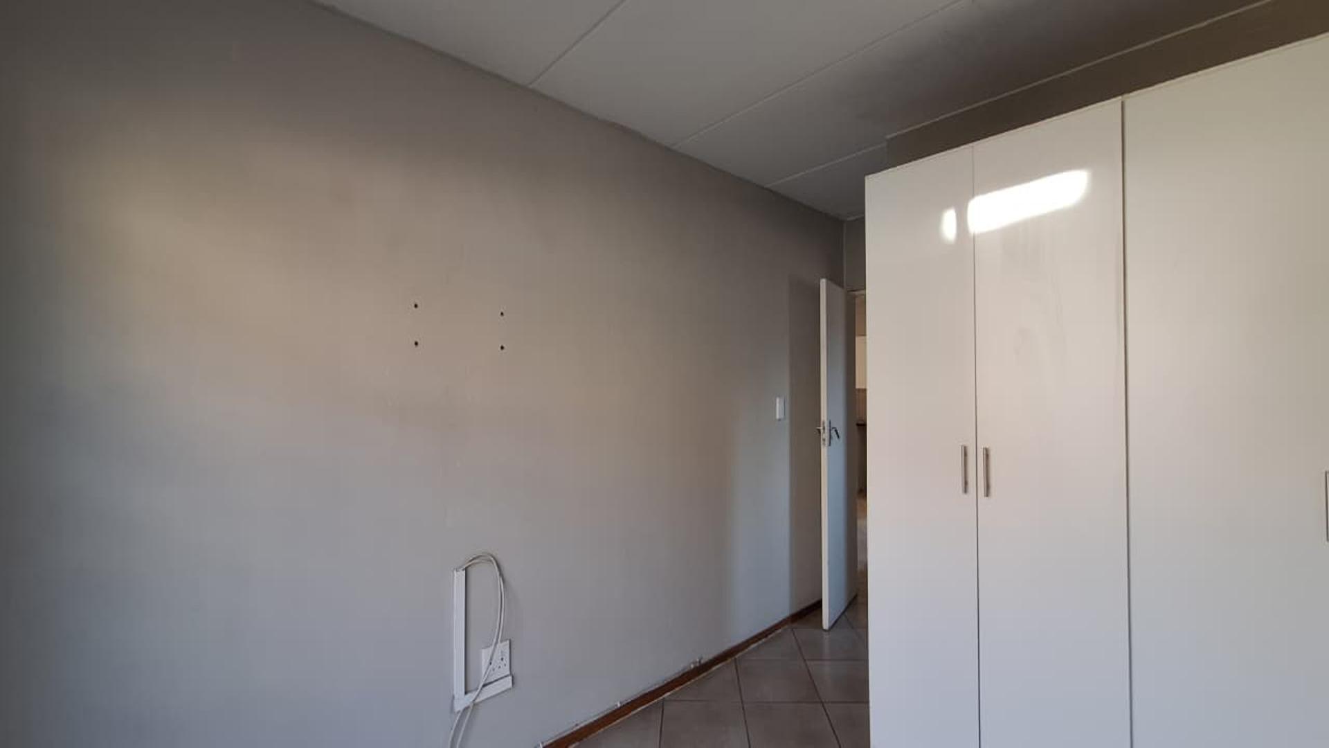 Main Bedroom - 13 square meters of property in Albertsdal