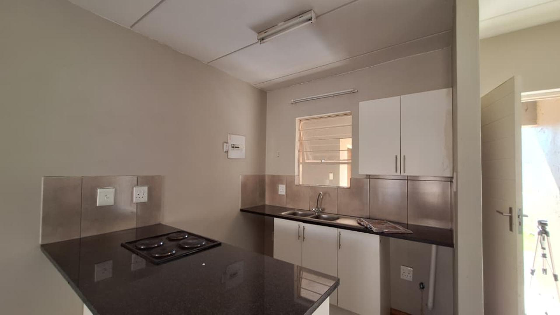 Kitchen - 6 square meters of property in Albertsdal