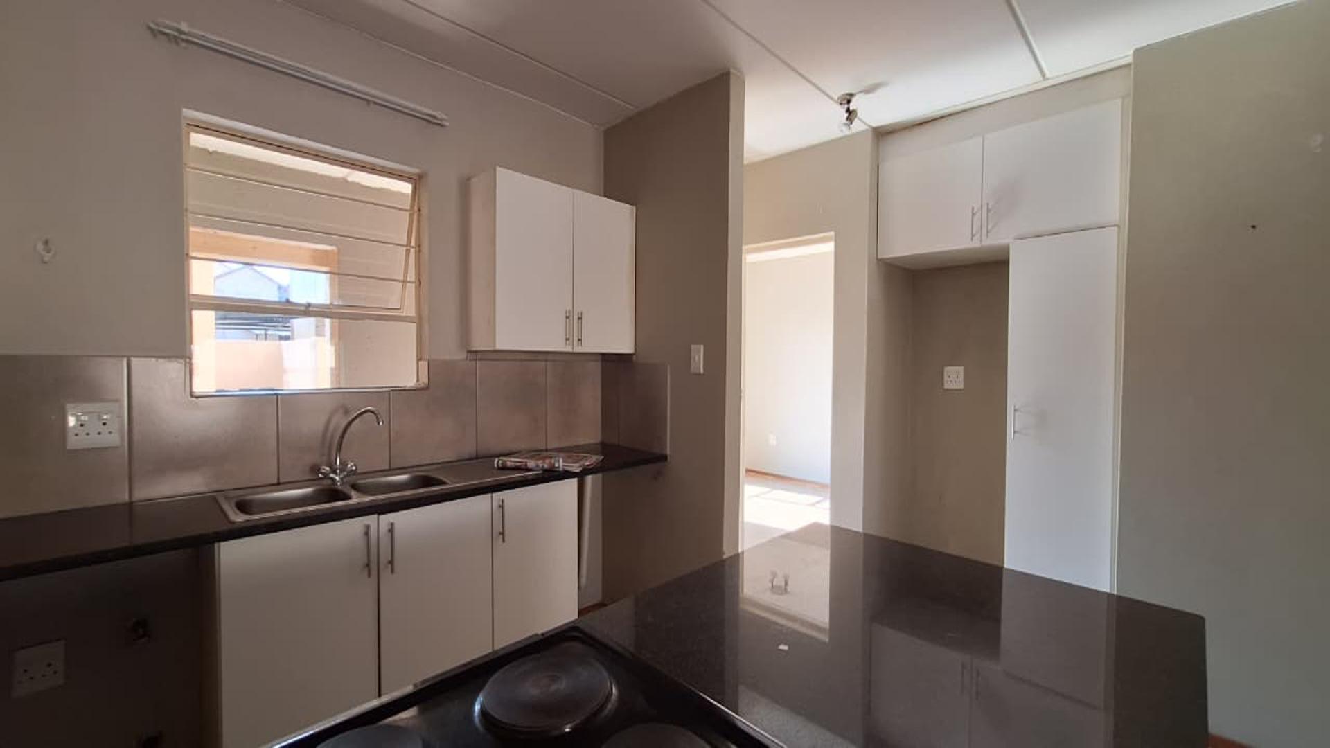 Kitchen - 6 square meters of property in Albertsdal