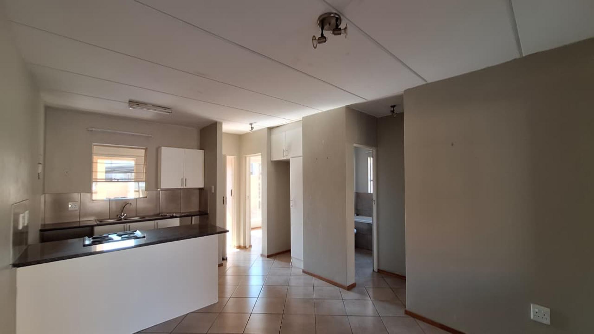 Lounges - 22 square meters of property in Albertsdal