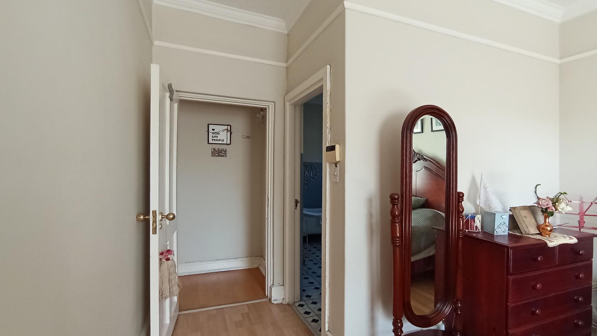 Main Bedroom - 16 square meters of property in Lone Hill