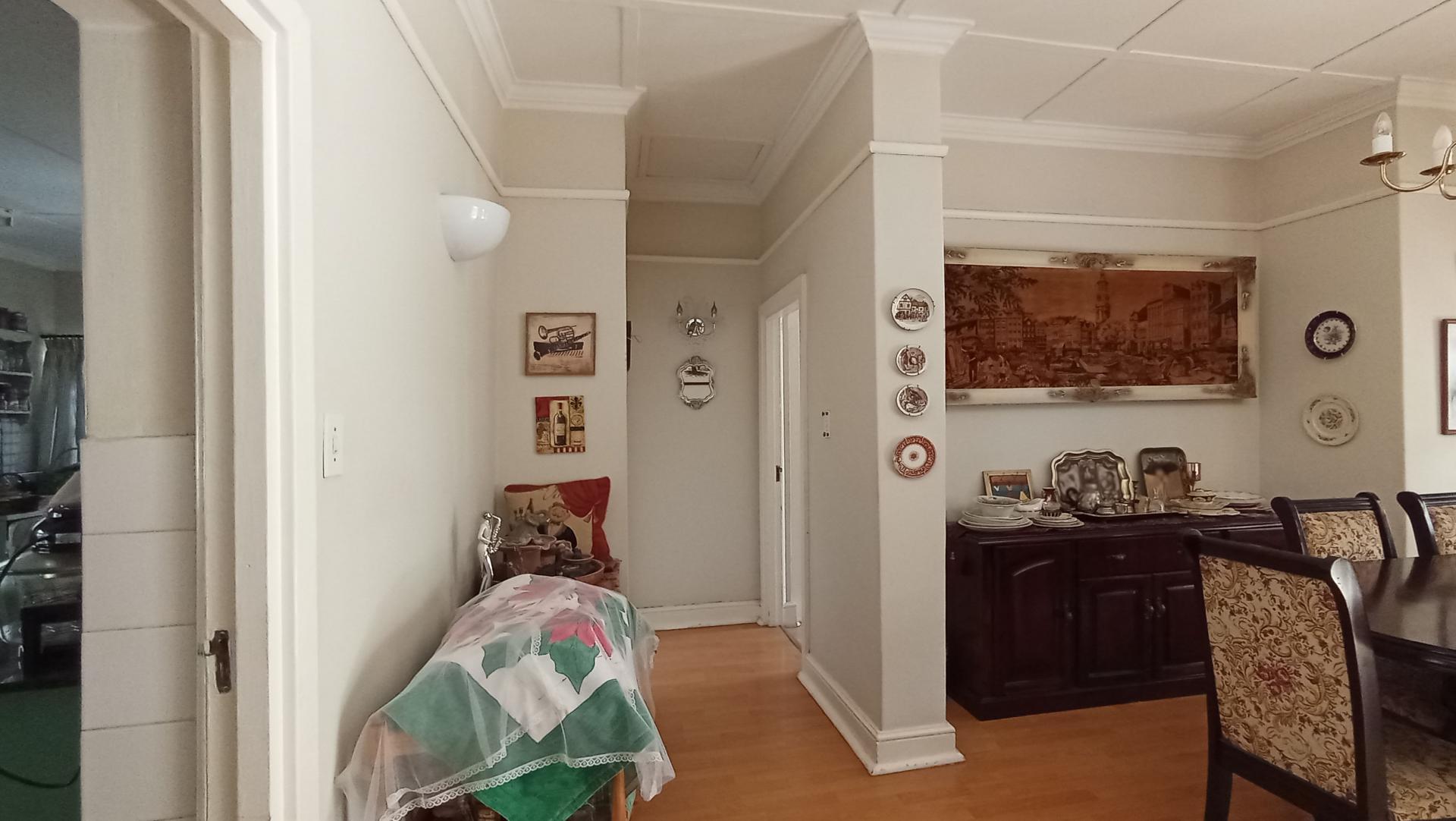 Dining Room - 12 square meters of property in Lone Hill