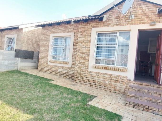 2 Bedroom Simplex for Sale For Sale in Olievenhoutbos - MR618006