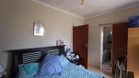 Main Bedroom - 15 square meters of property in Kraaifontein