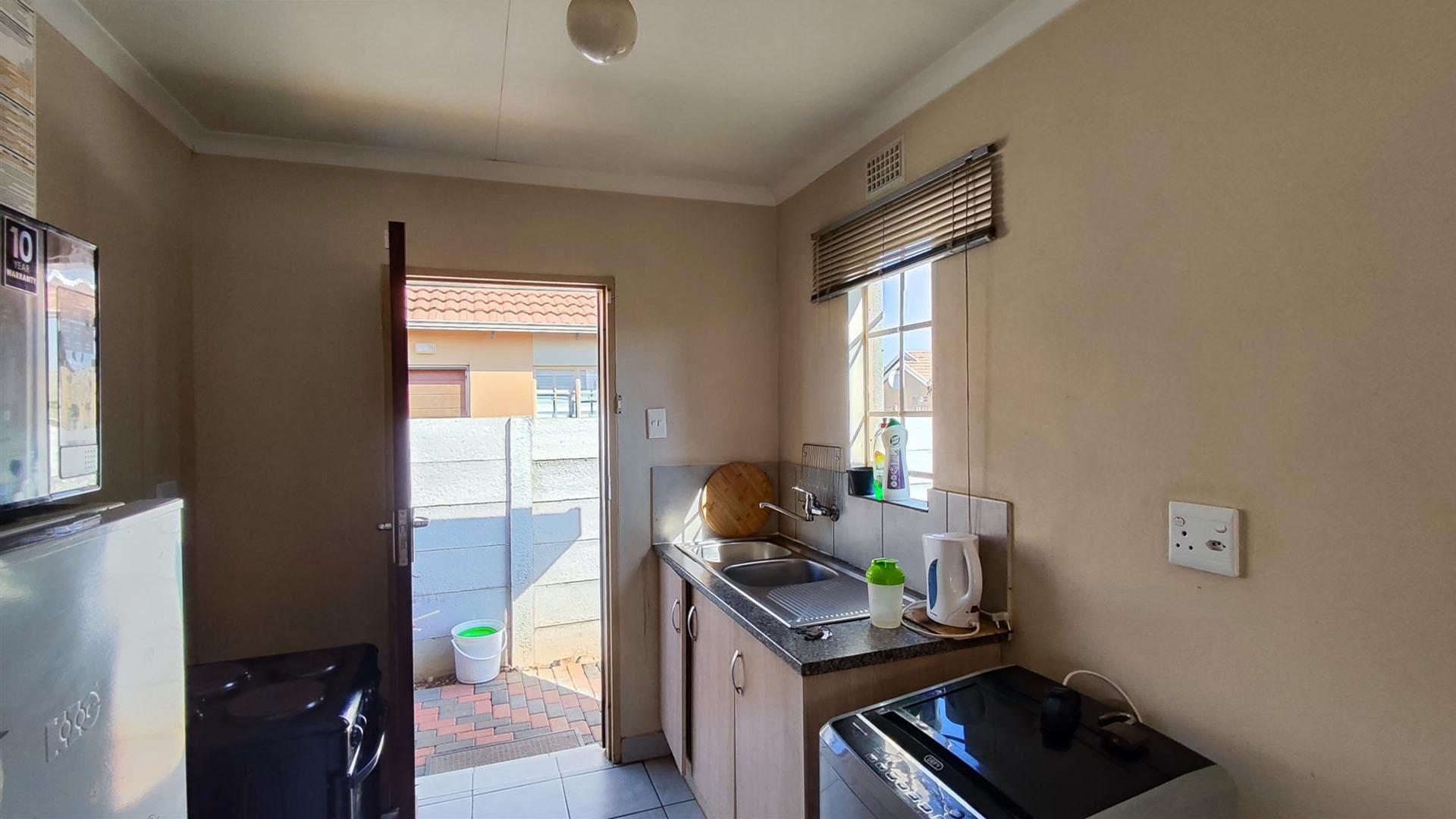 Kitchen of property in Palm Ridge