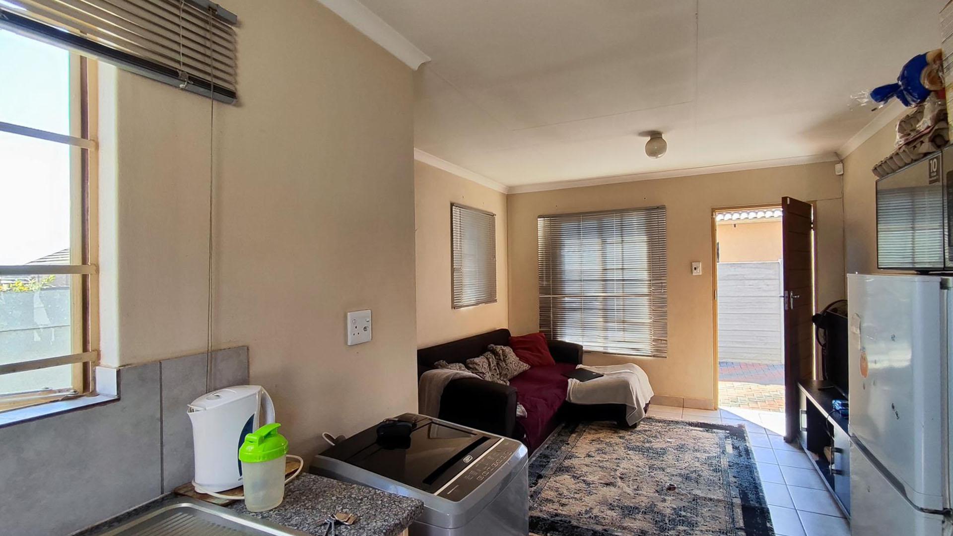 Kitchen of property in Palm Ridge