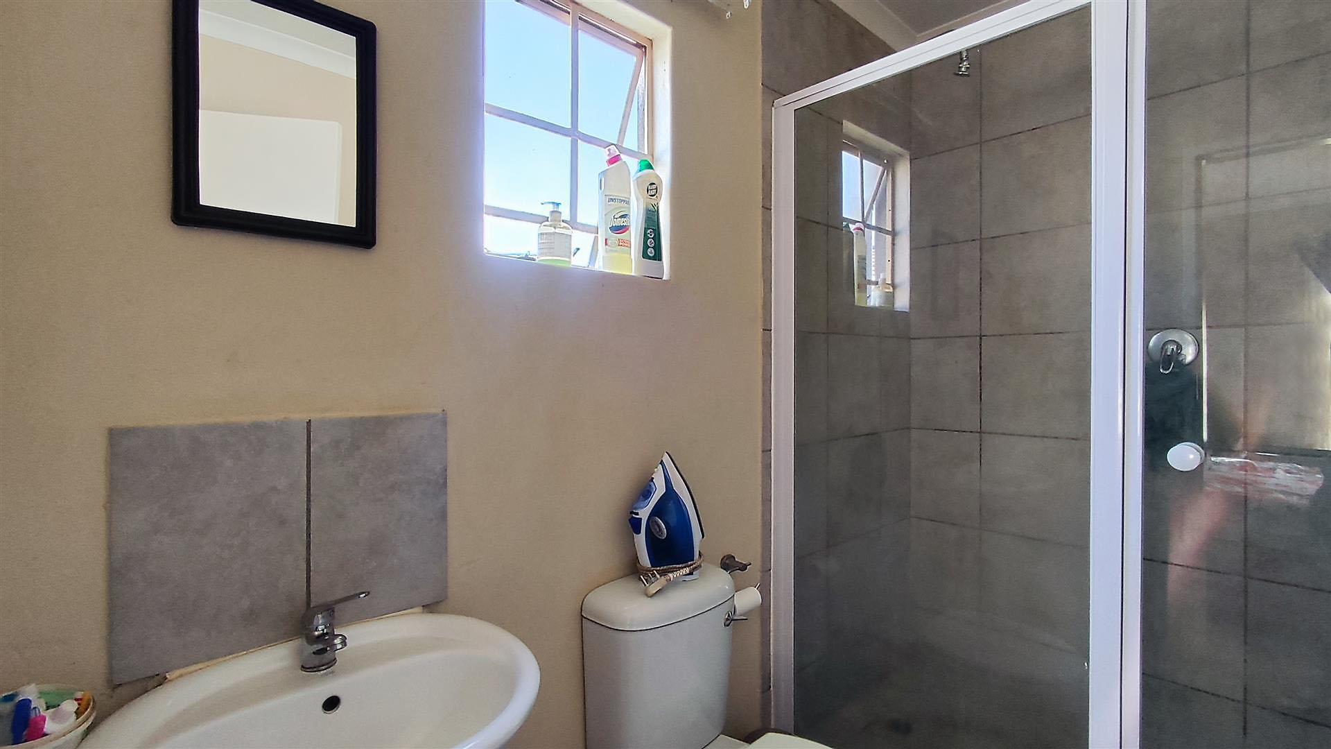 Main Bathroom - 5 square meters of property in Palm Ridge