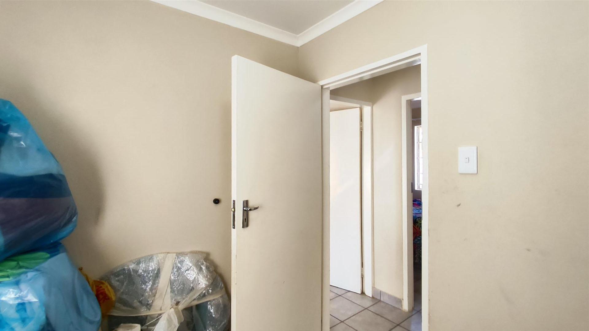 Bed Room 2 - 8 square meters of property in Palm Ridge