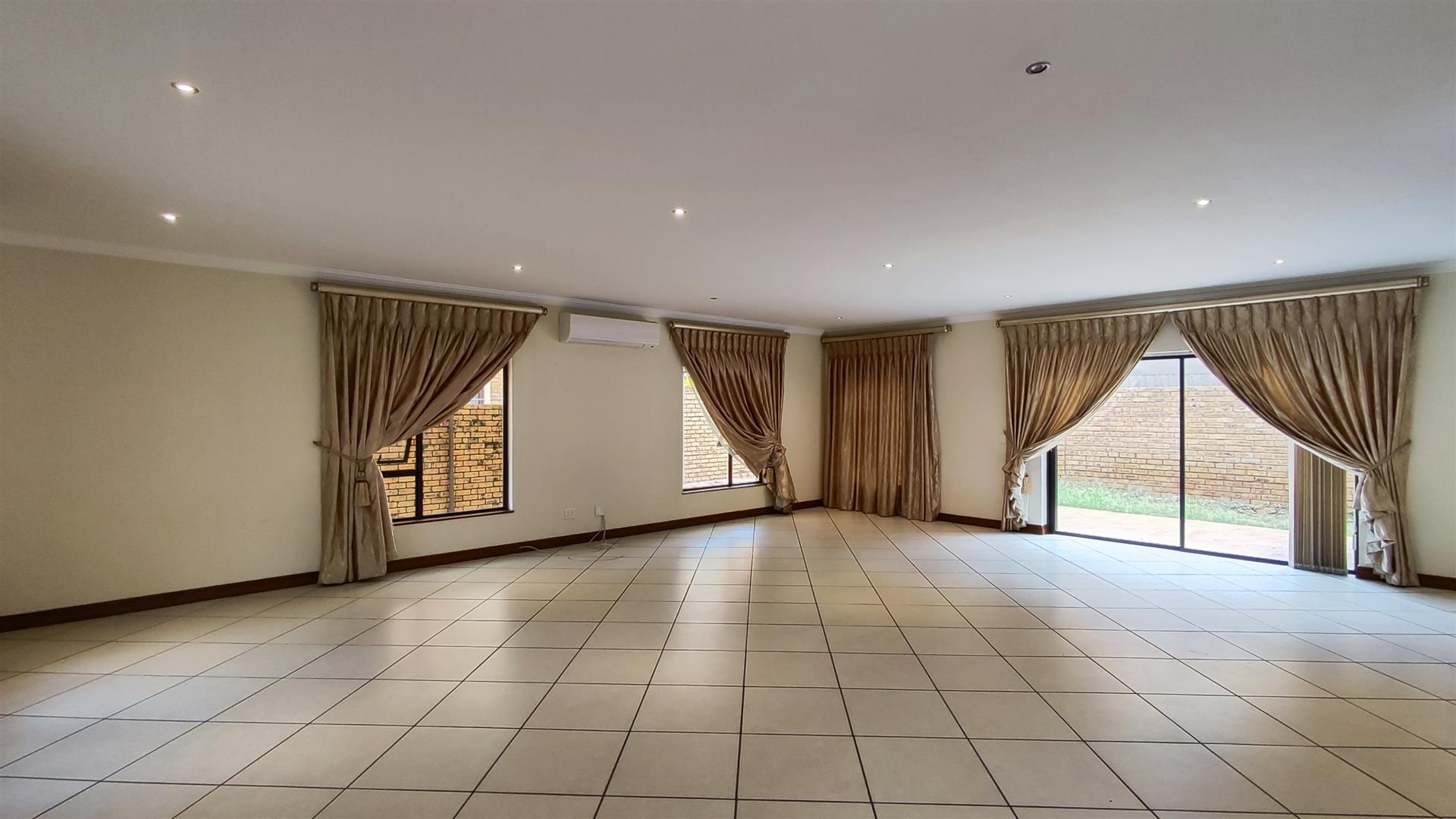 Lounges - 38 square meters of property in Newmarket Park