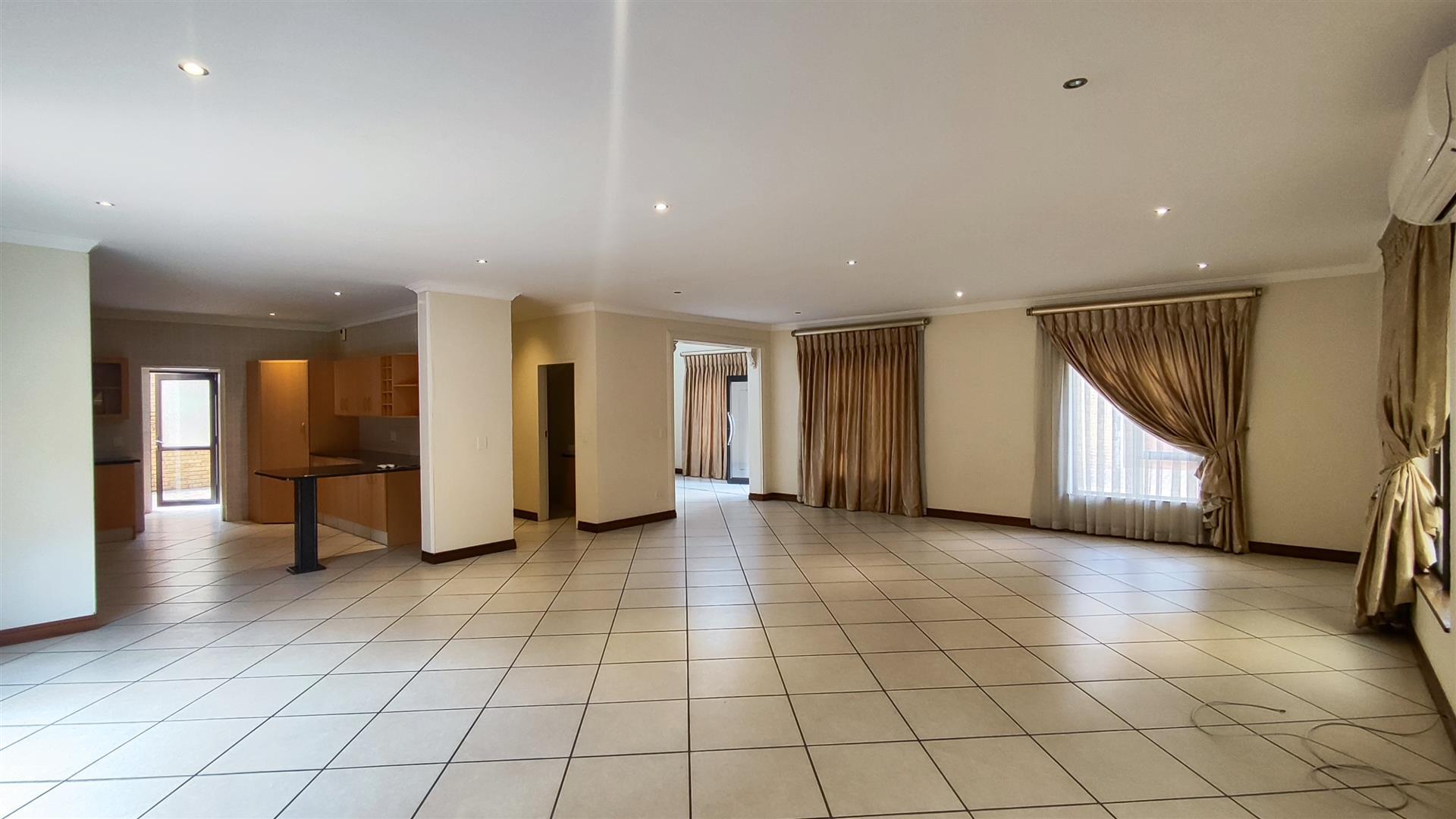 Dining Room - 38 square meters of property in Newmarket Park