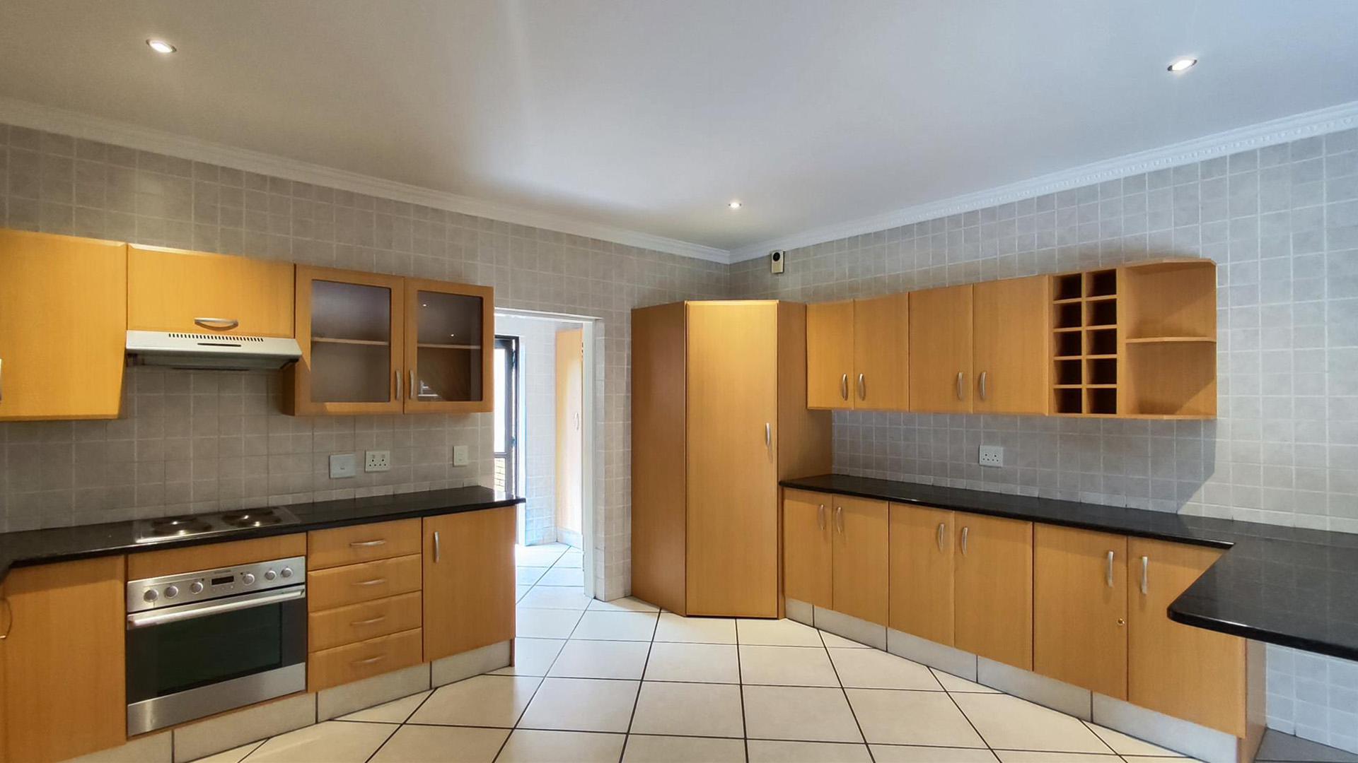 Kitchen - 27 square meters of property in Newmarket Park