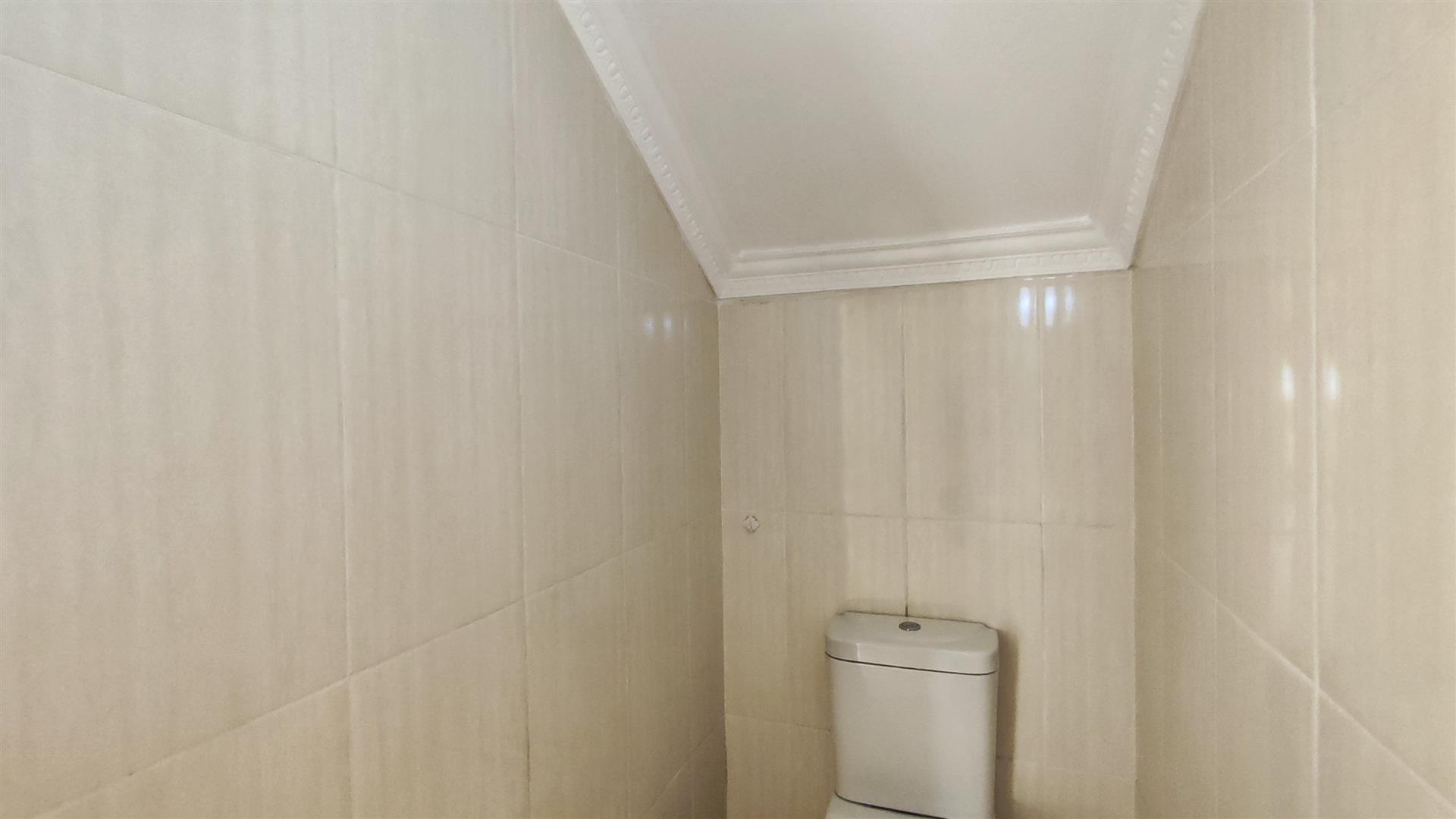 Guest Toilet - 4 square meters of property in Newmarket Park