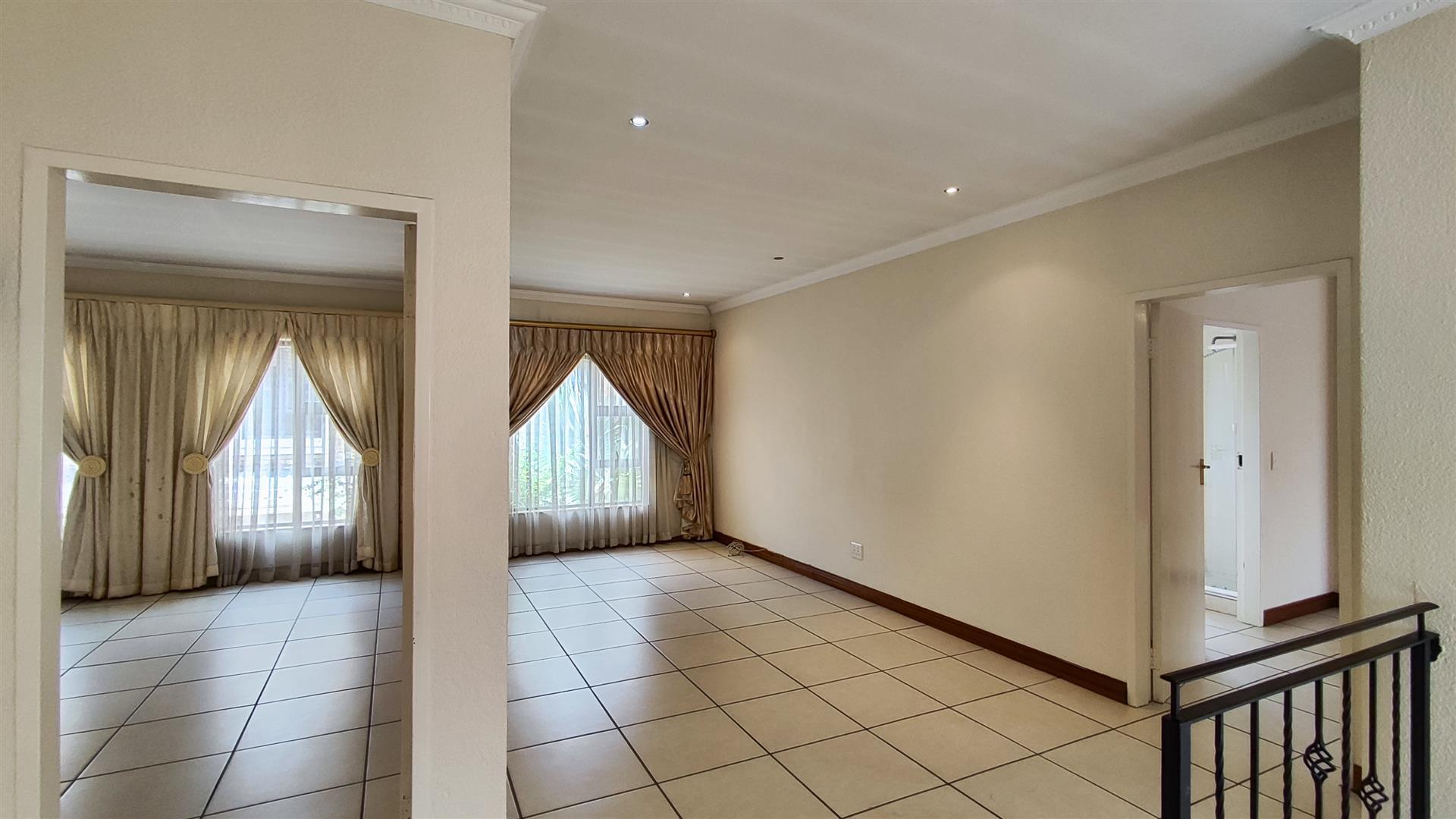 Spaces - 70 square meters of property in Newmarket Park