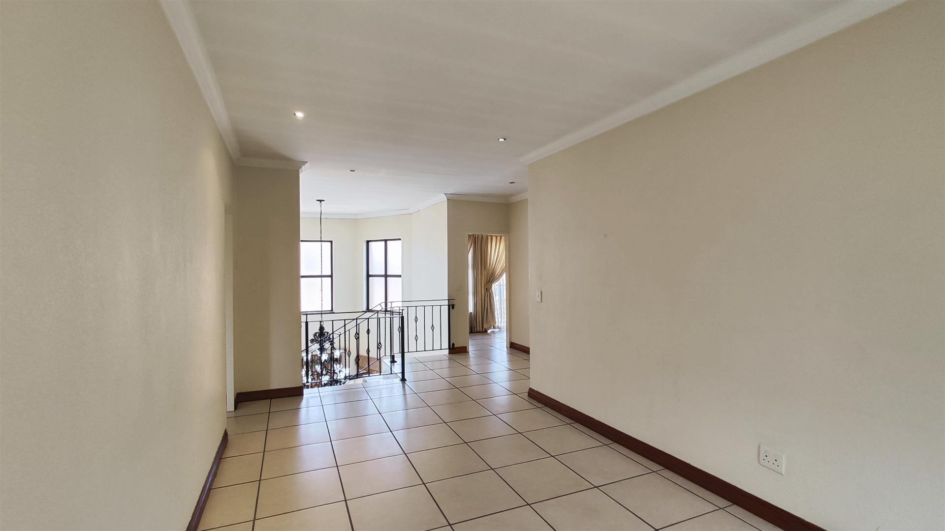 Spaces - 70 square meters of property in Newmarket Park