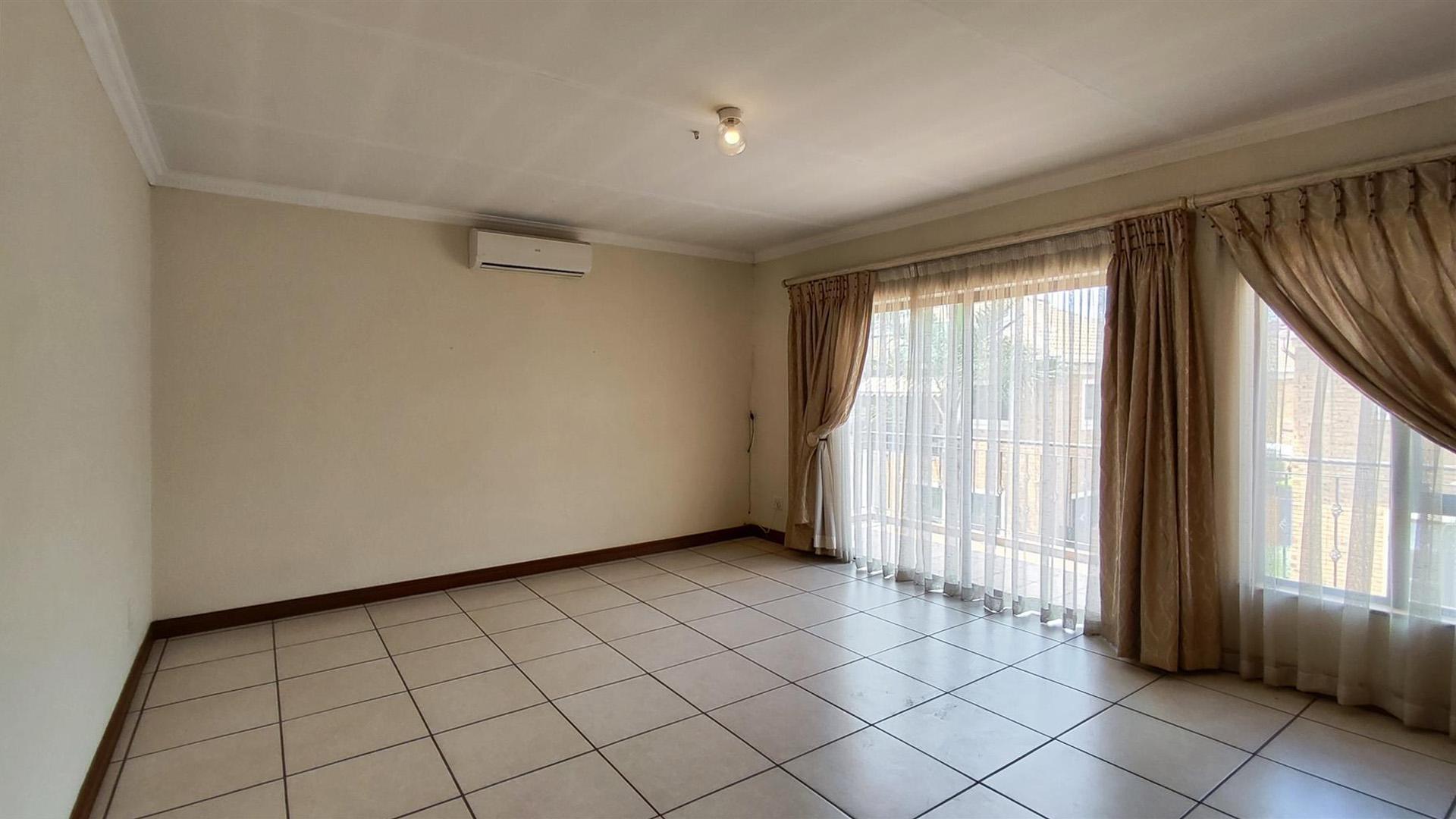 Bed Room 1 - 26 square meters of property in Newmarket Park