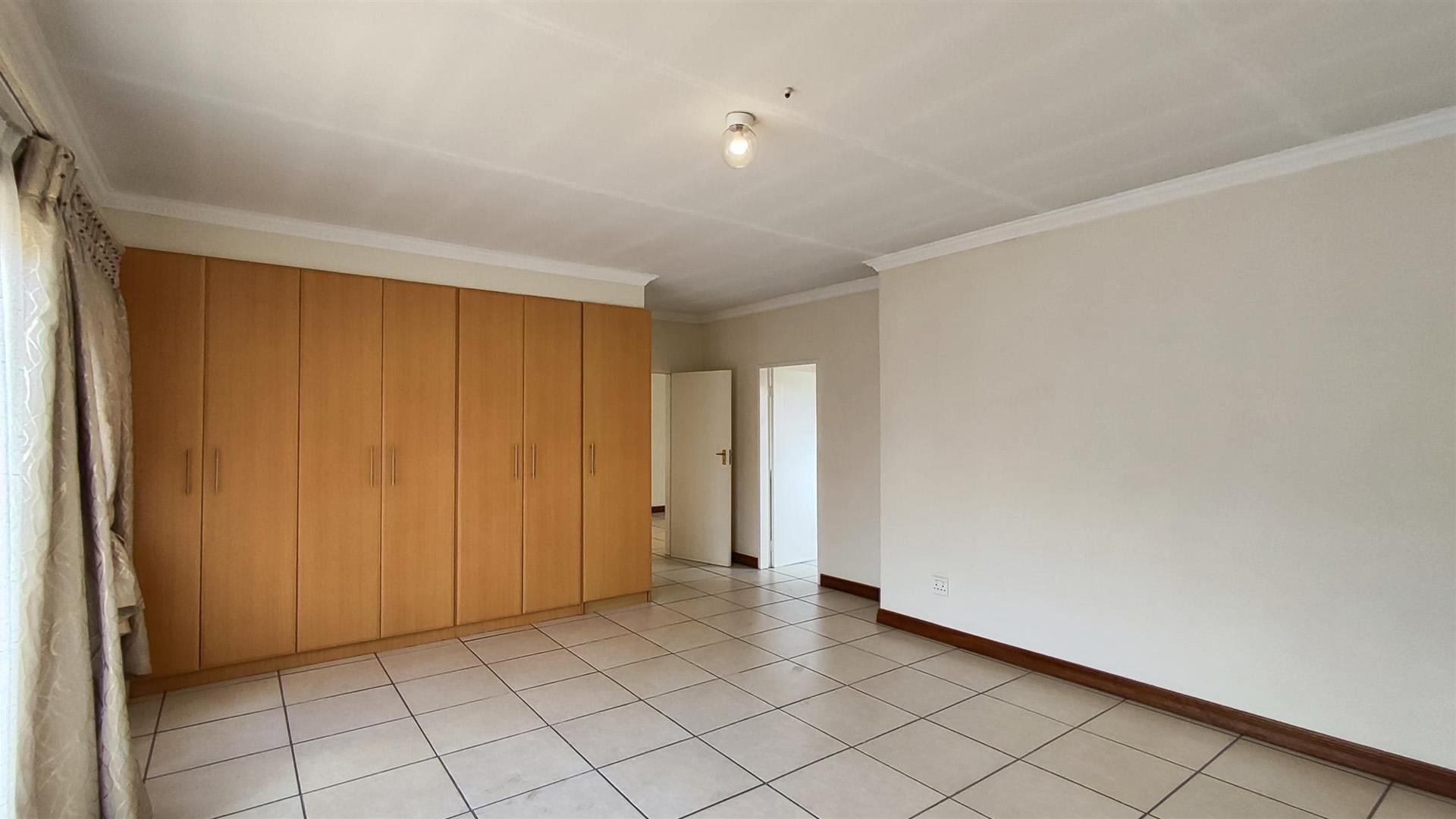 Bed Room 1 - 26 square meters of property in Newmarket Park