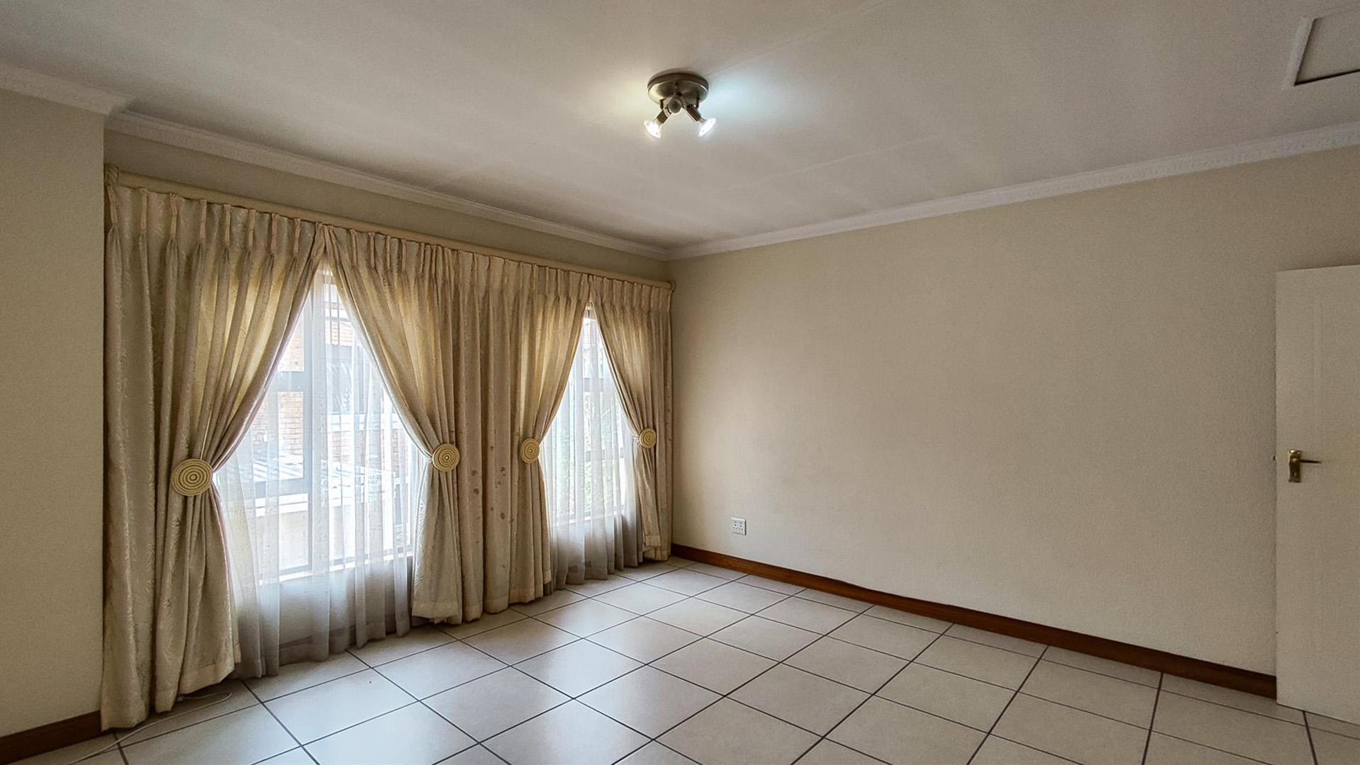 Bed Room 2 - 22 square meters of property in Newmarket Park