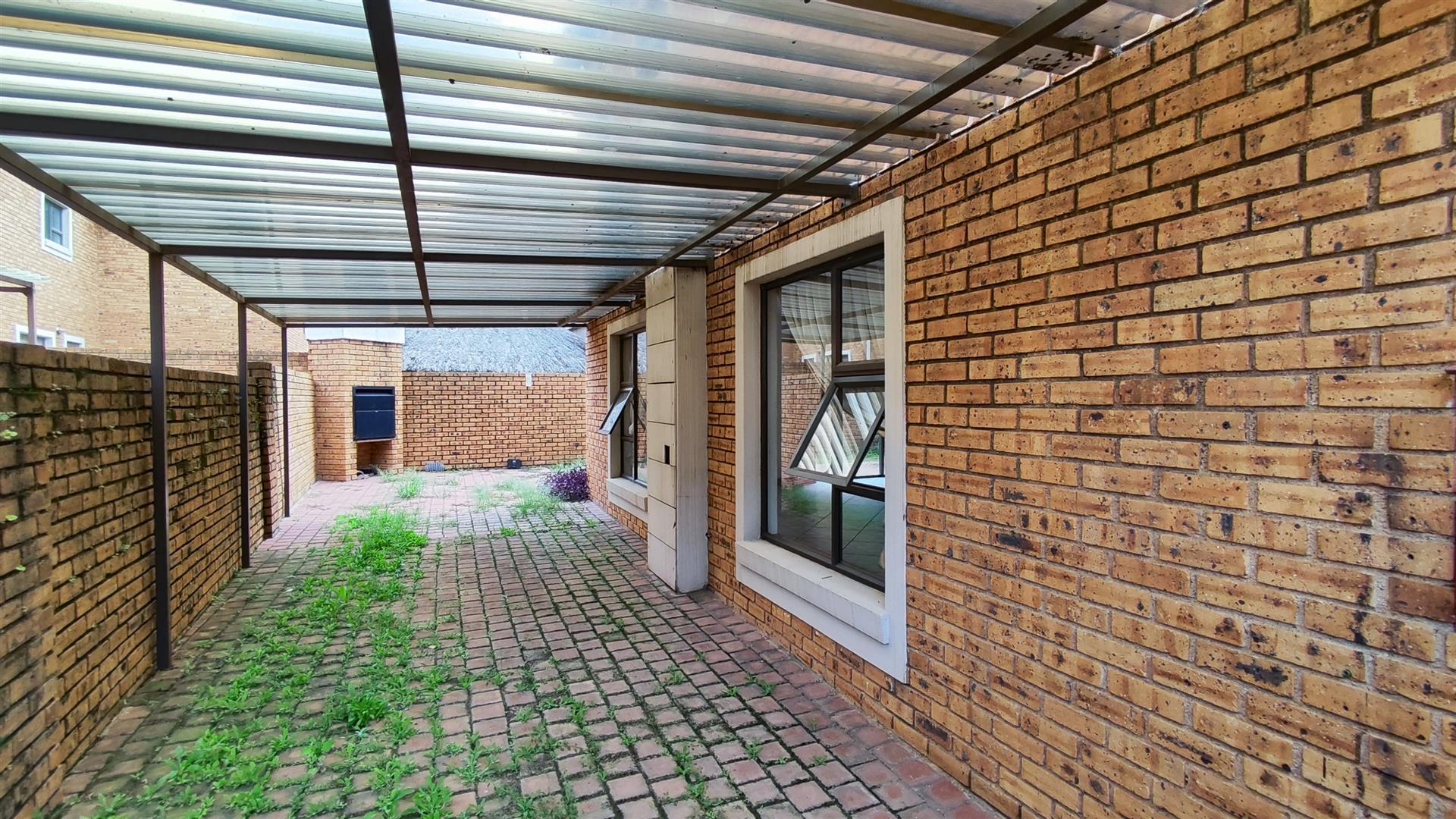 Spaces - 70 square meters of property in Newmarket Park