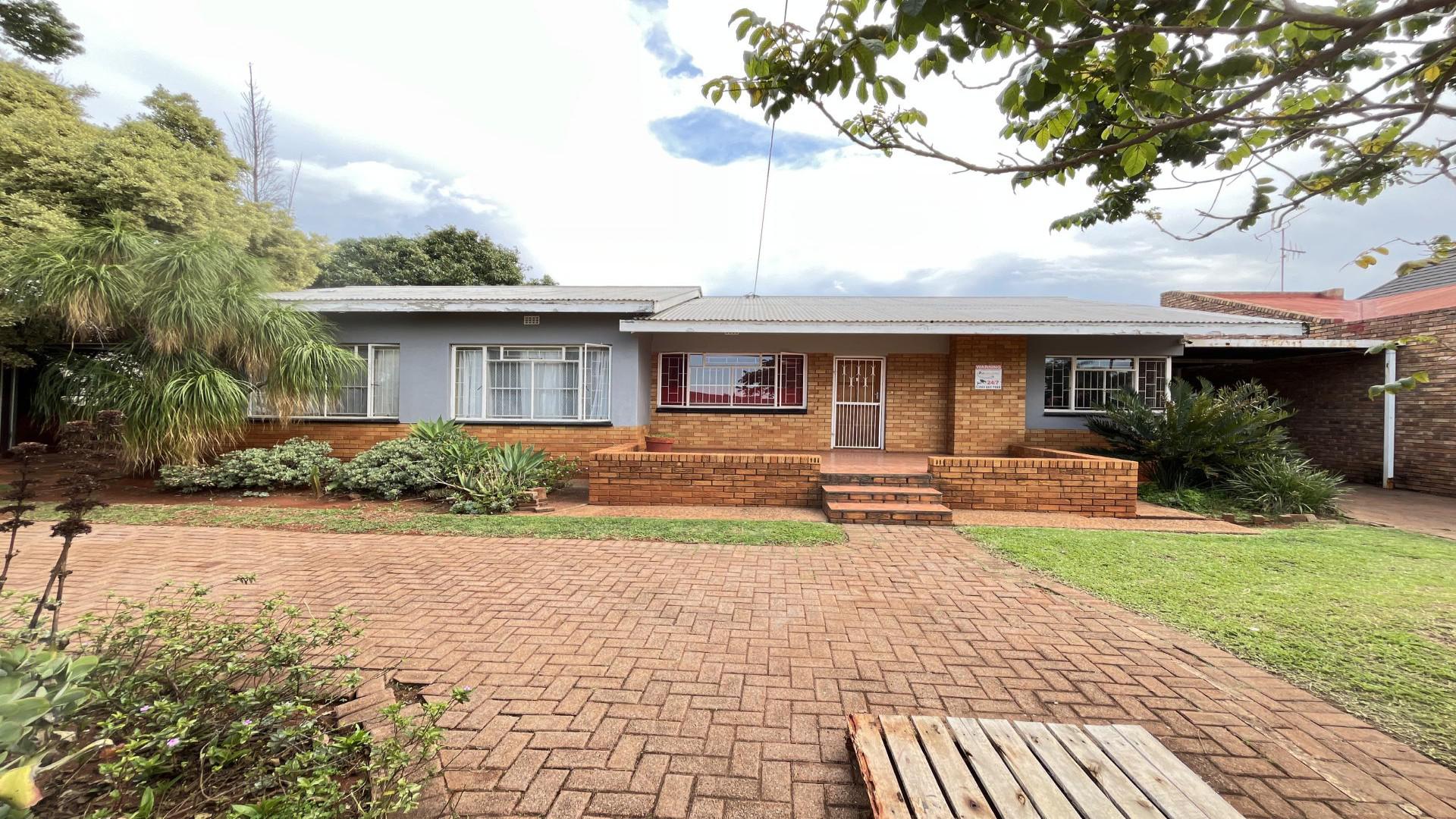 Front View of property in Sinoville