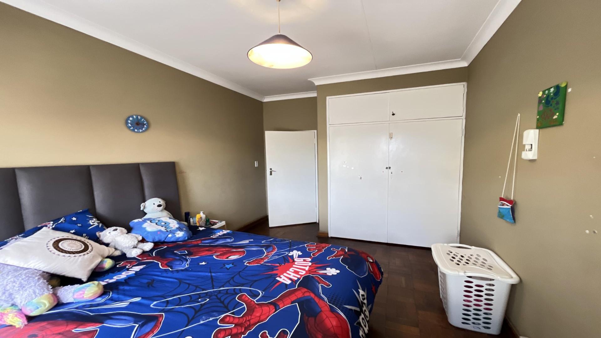 Bed Room 1 - 14 square meters of property in Sinoville