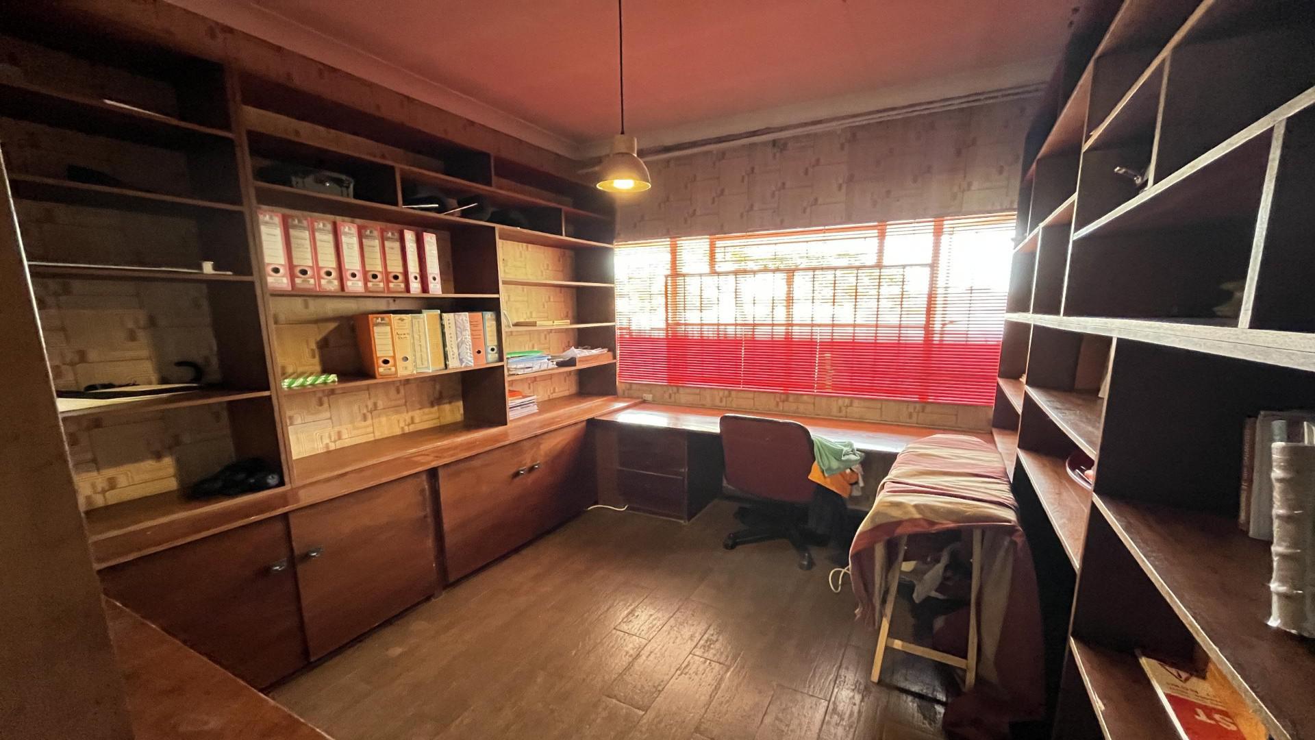 Study - 12 square meters of property in Sinoville